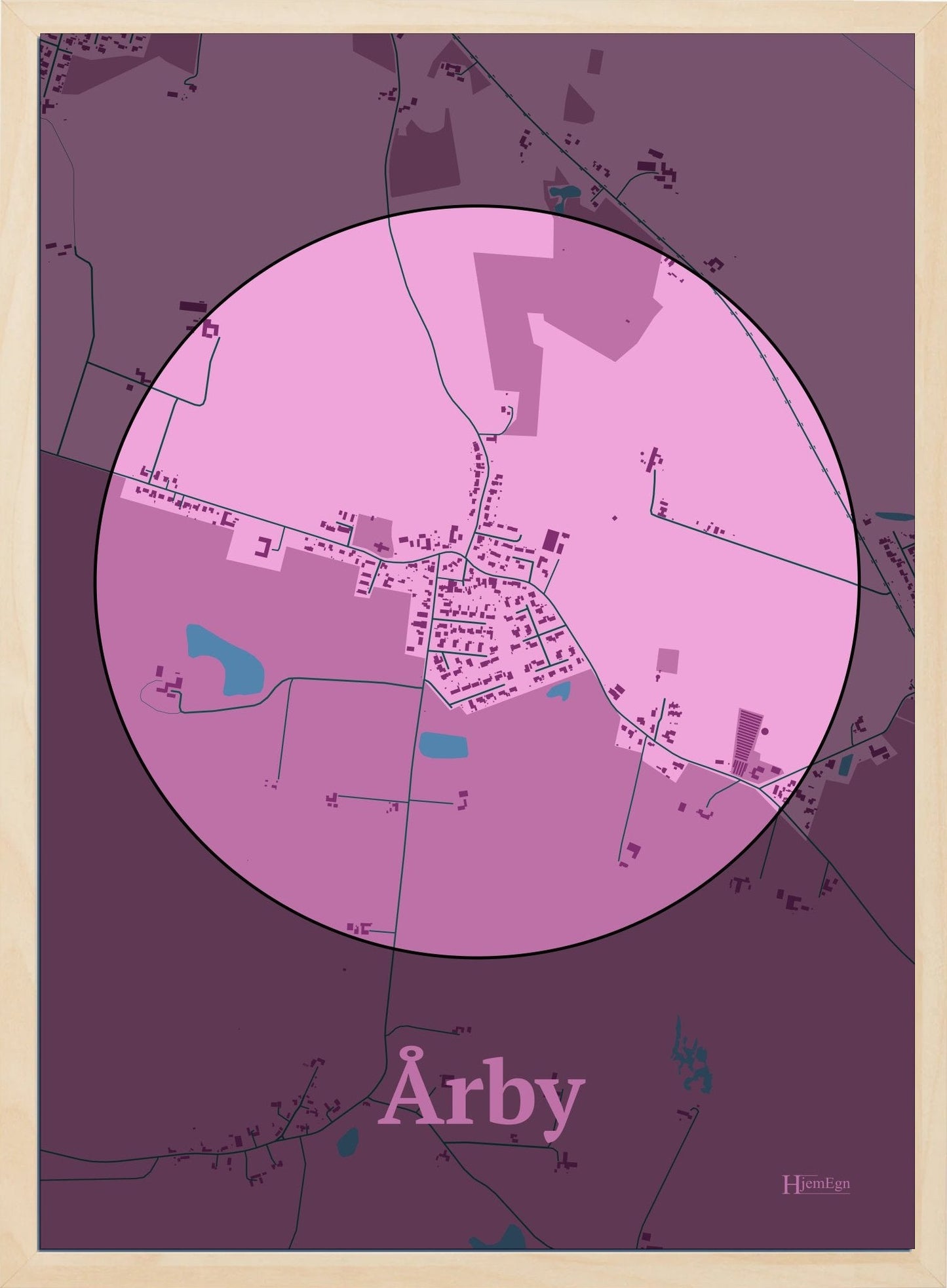 Årby plakat i farve pastel rød og HjemEgn.dk design centrum. Design bykort for Årby