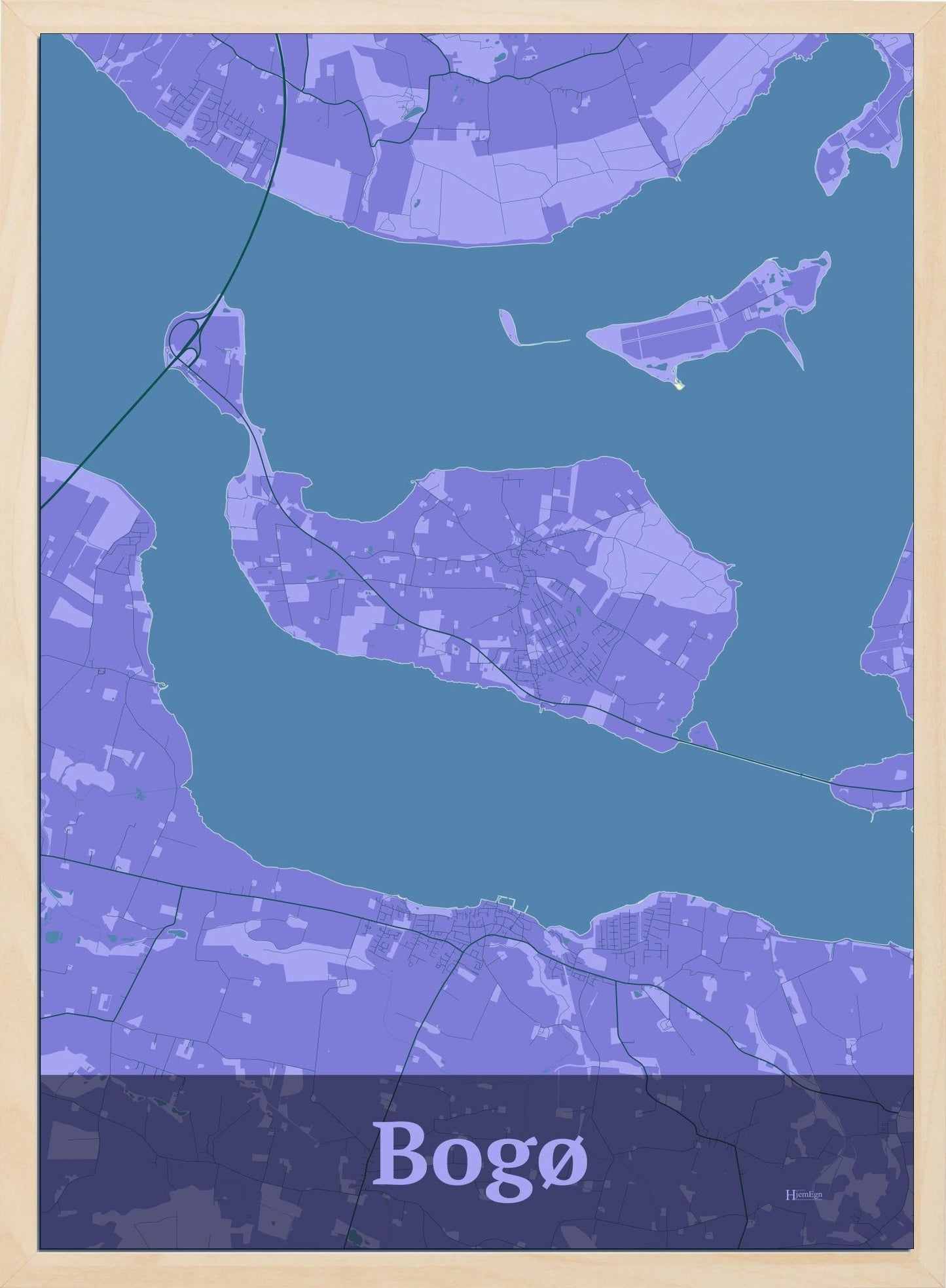 Bogø plakat i farve pastel lilla og HjemEgn.dk design firkantet. Design ø-kort for Bogø