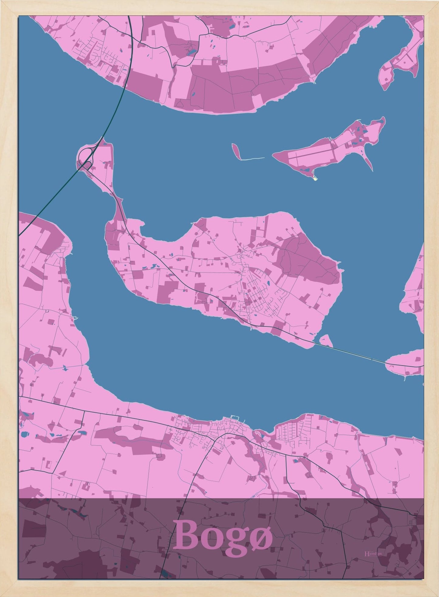 Bogø plakat i farve pastel rød og HjemEgn.dk design firkantet. Design ø-kort for Bogø