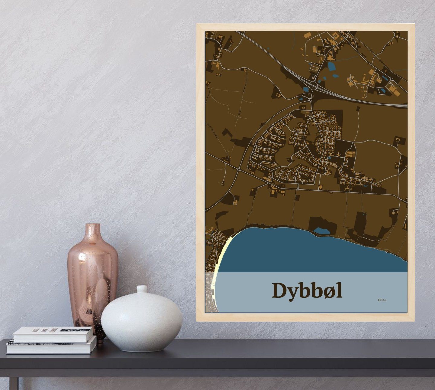 Dybbøl plakat i farve og HjemEgn.dk design firkantet. Design bykort for Dybbøl