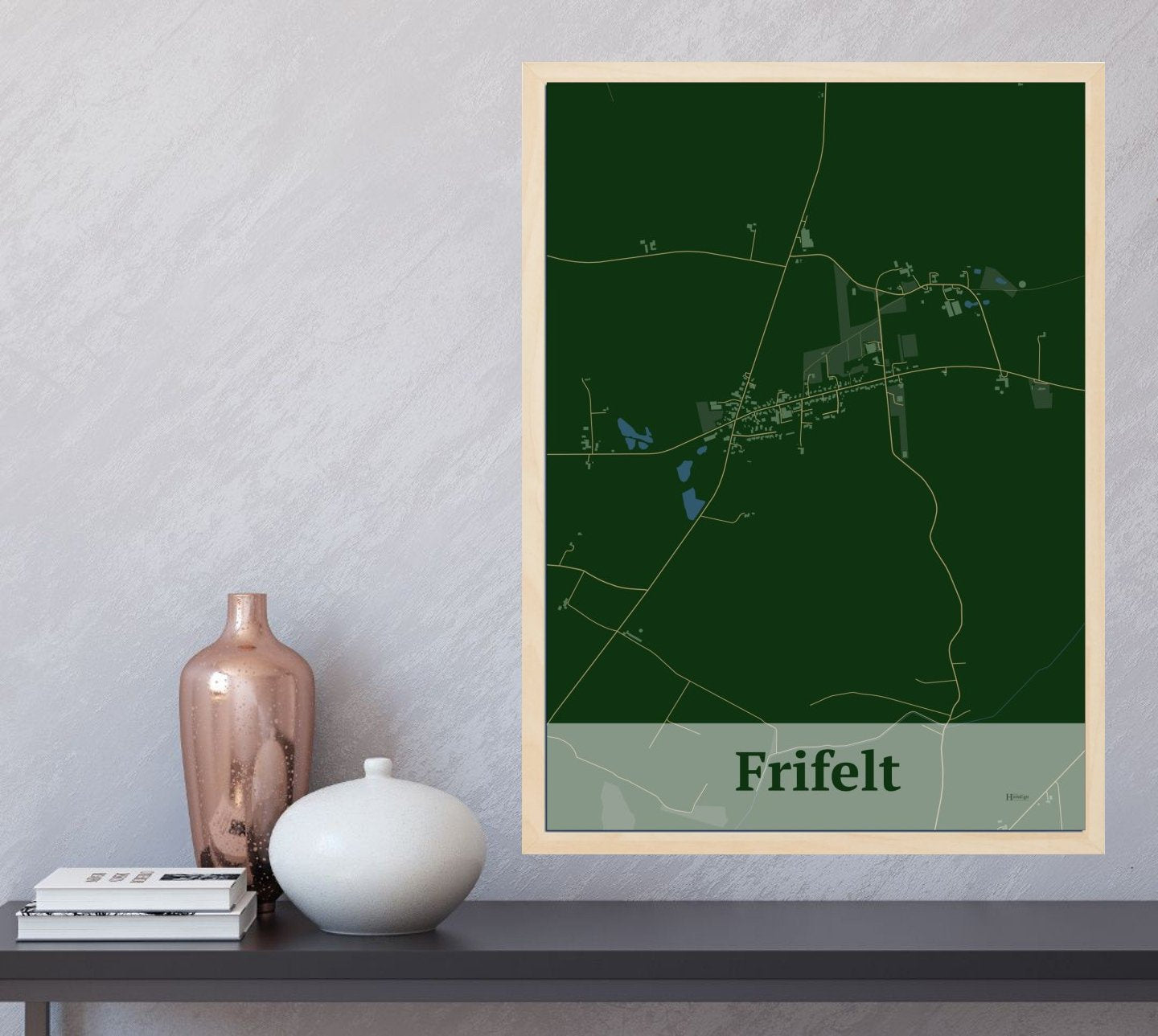 Frifelt plakat i farve og HjemEgn.dk design firkantet. Design bykort for Frifelt