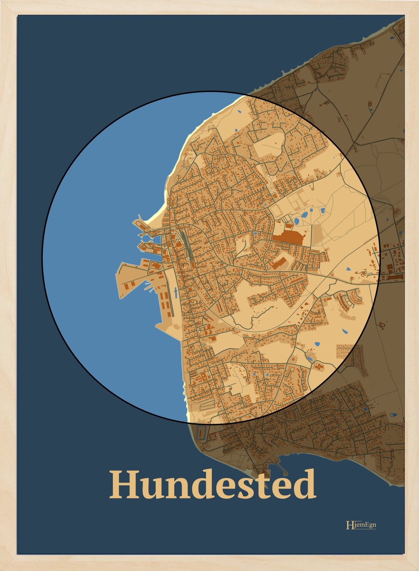 Hundested plakat i farve pastel brun og HjemEgn.dk design centrum. Design bykort for Hundested