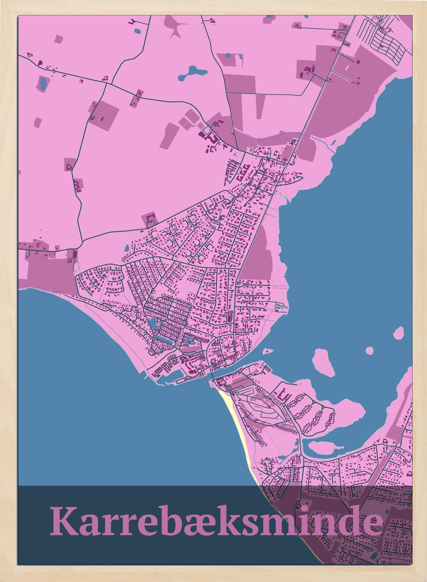 Karrebæksminde plakat i pastel rød og HjemEgn.dk design firkantet. Design bykort for Karrebæksminde