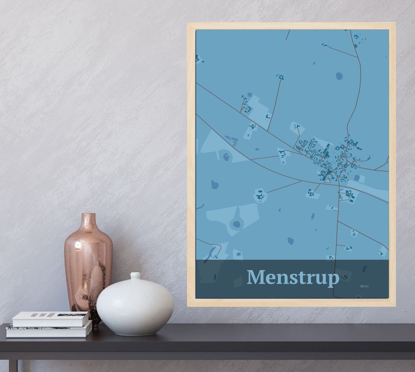 Menstrup plakat i farve og HjemEgn.dk design firkantet. Design bykort for Menstrup