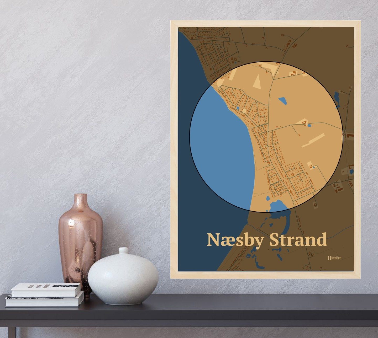 Næsby Strand plakat i farve og HjemEgn.dk design centrum. Design bykort for Næsby Strand
