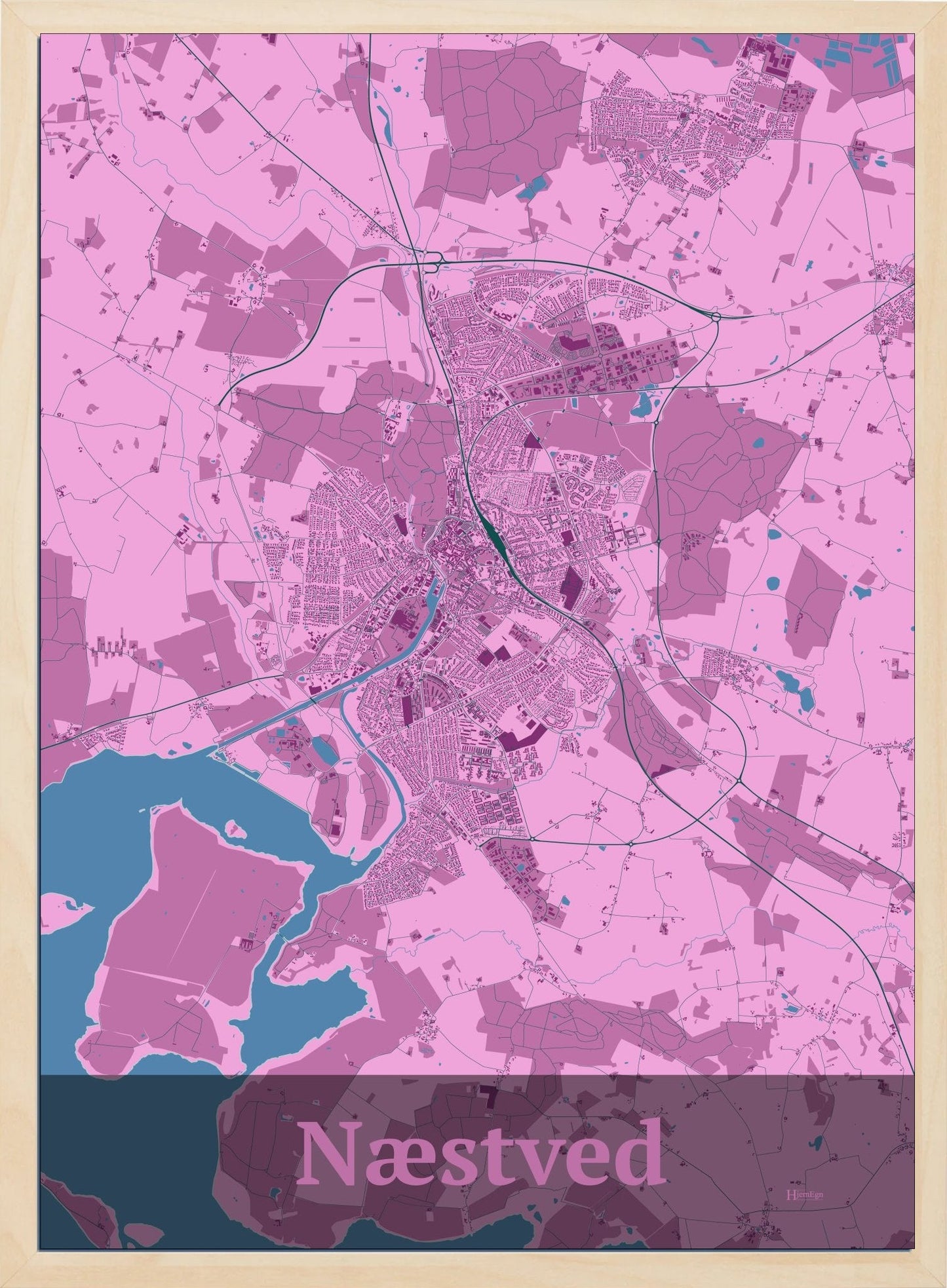 Næstved plakat i pastel rød og HjemEgn.dk design firkantet. Design bykort for Næstved