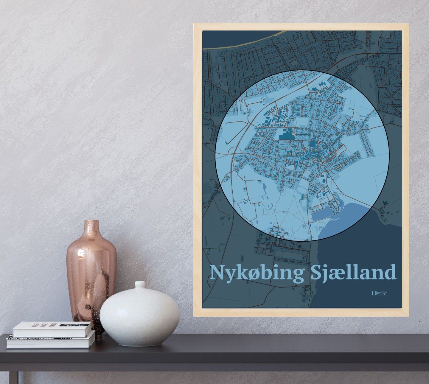 Nykøbing Sjælland plakat i farve og HjemEgn.dk design centrum. Design bykort for Nykøbing Sjælland