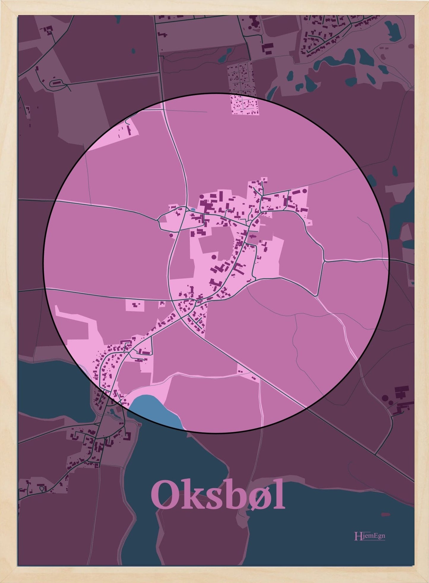 Oksbøl plakat i farve pastel rød og HjemEgn.dk design centrum. Design bykort for Oksbøl