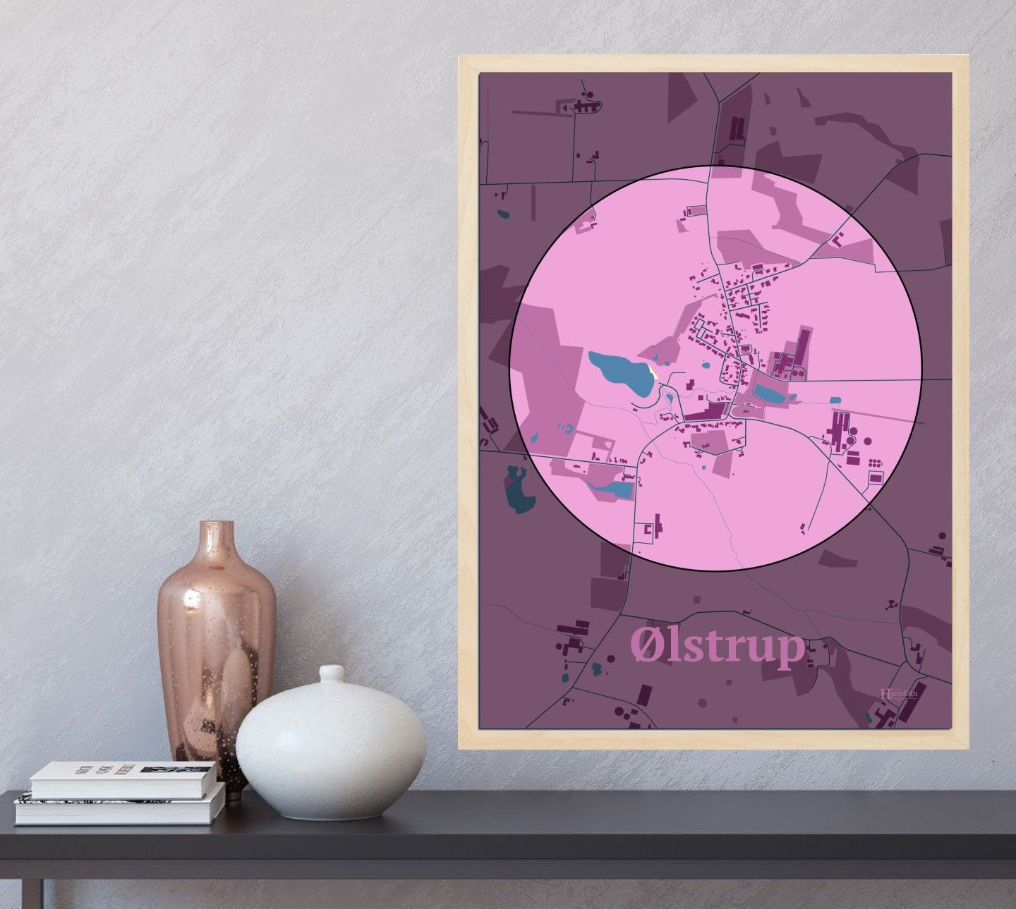 Ølstrup plakat i farve og HjemEgn.dk design centrum. Design bykort for Ølstrup