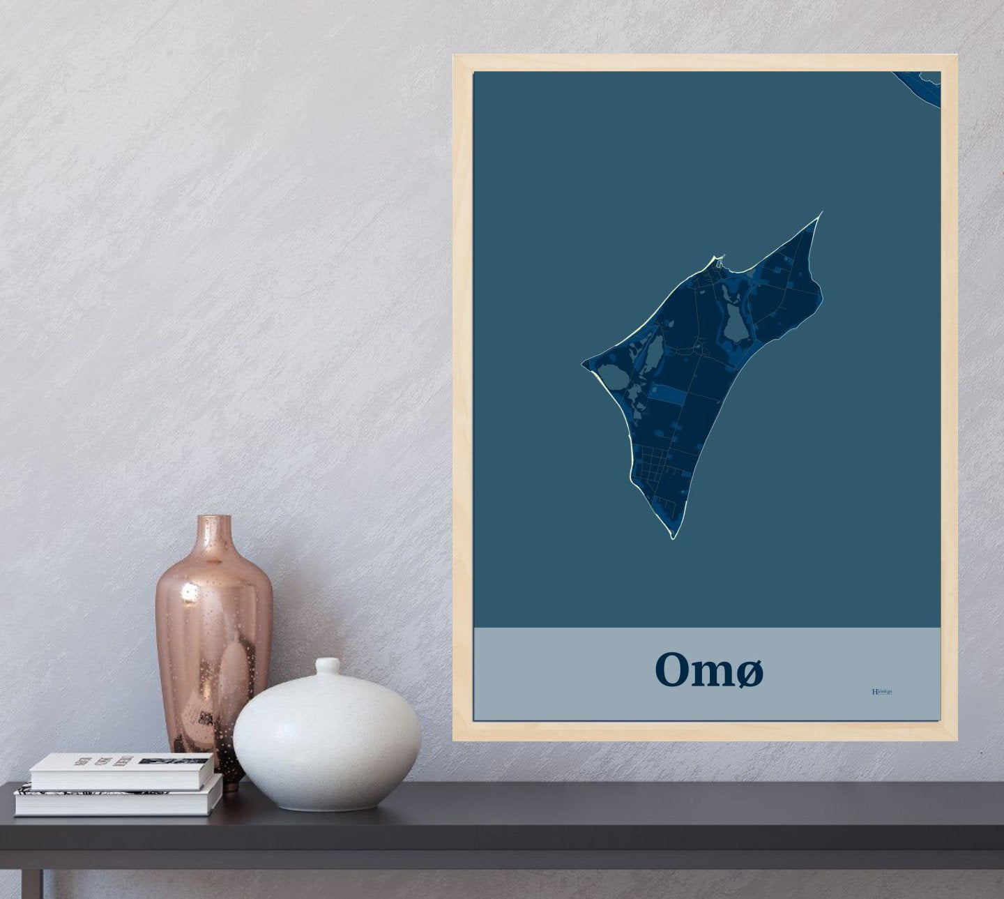Omø plakat i farve og HjemEgn.dk design firkantet. Design ø-kort for Omø