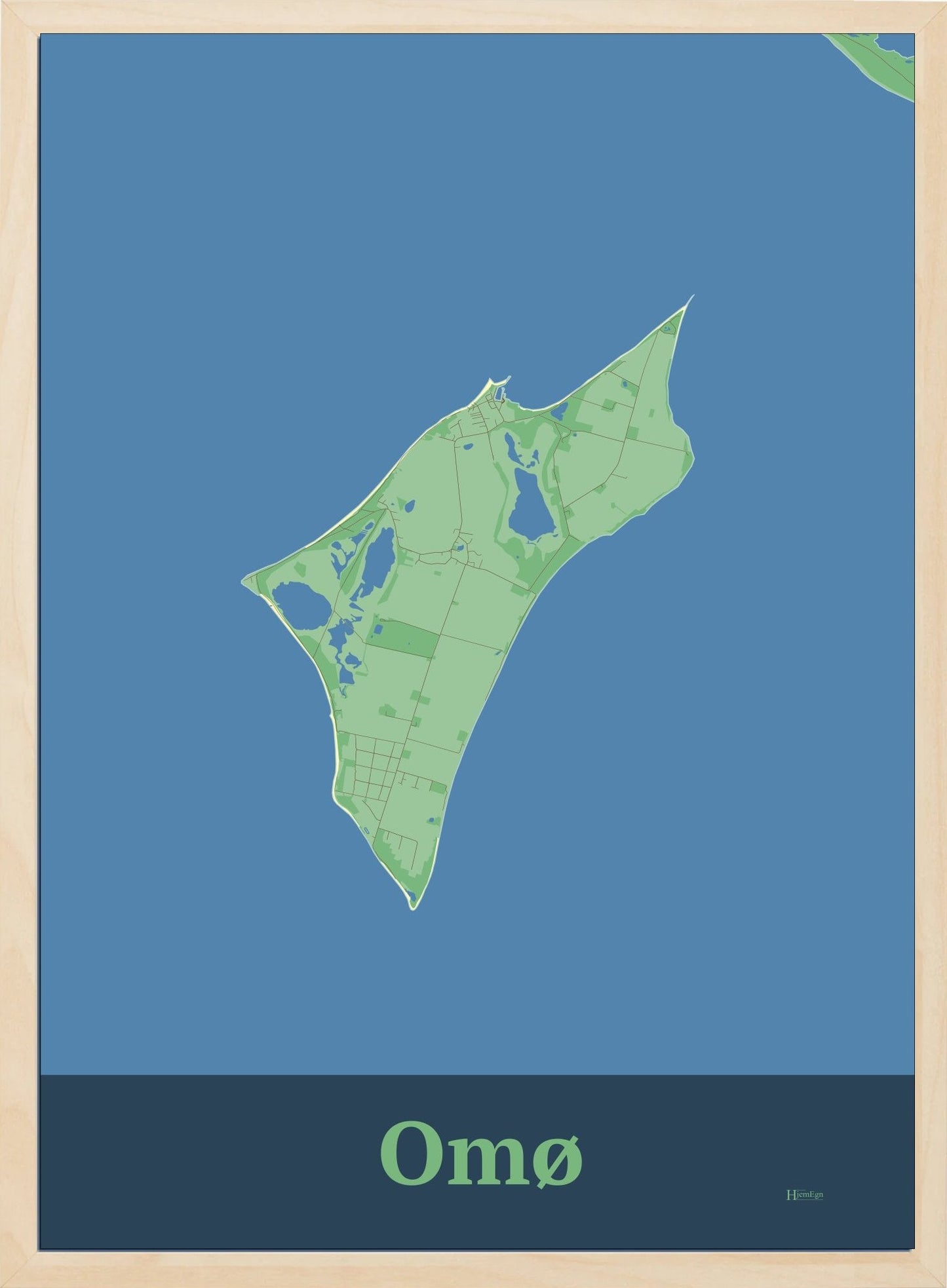 Omø plakat i farve pastel grøn og HjemEgn.dk design firkantet. Design ø-kort for Omø