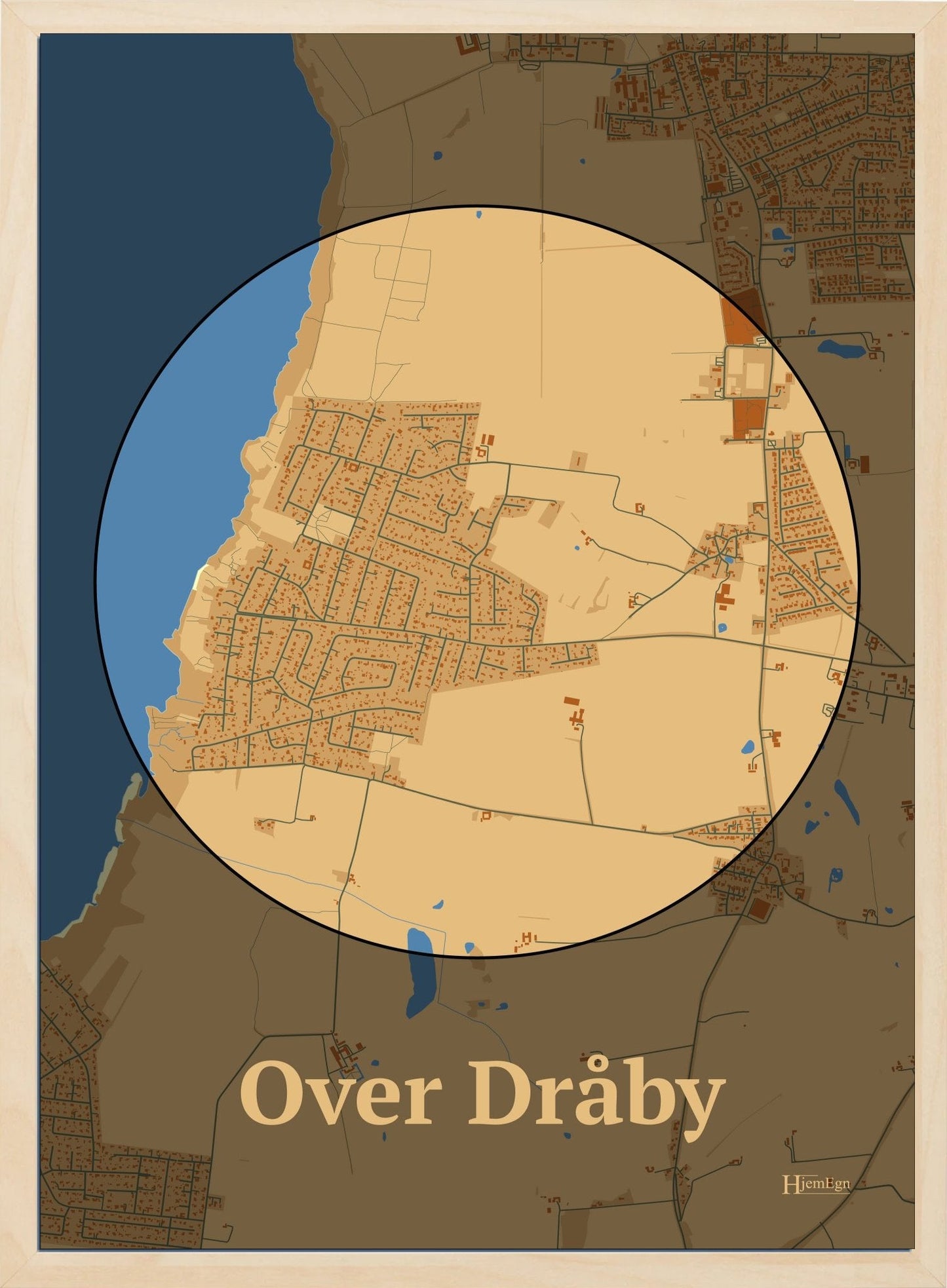 Over Dråby plakat i farve pastel brun og HjemEgn.dk design centrum. Design bykort for Over Dråby