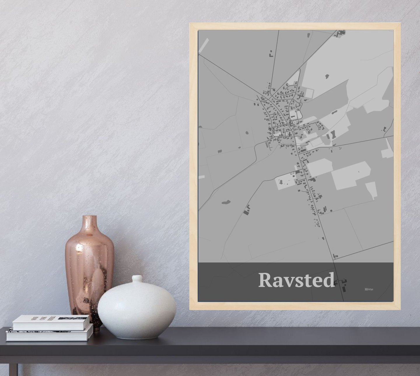 Ravsted plakat i farve og HjemEgn.dk design firkantet. Design bykort for Ravsted