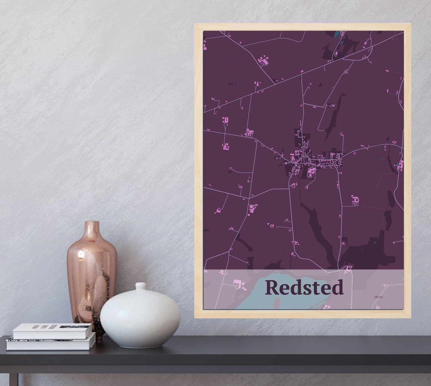 Redsted plakat i farve og HjemEgn.dk design firkantet. Design bykort for Redsted