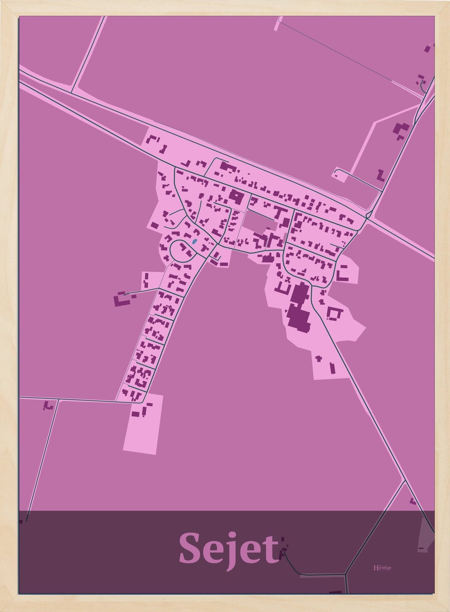 Sejet plakat i farve pastel rød og HjemEgn.dk design firkantet. Design bykort for Sejet