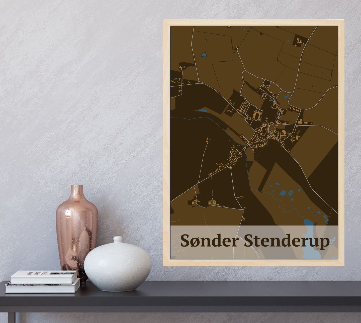 Sønder Stenderup plakat i farve og HjemEgn.dk design firkantet. Design bykort for Sønder Stenderup