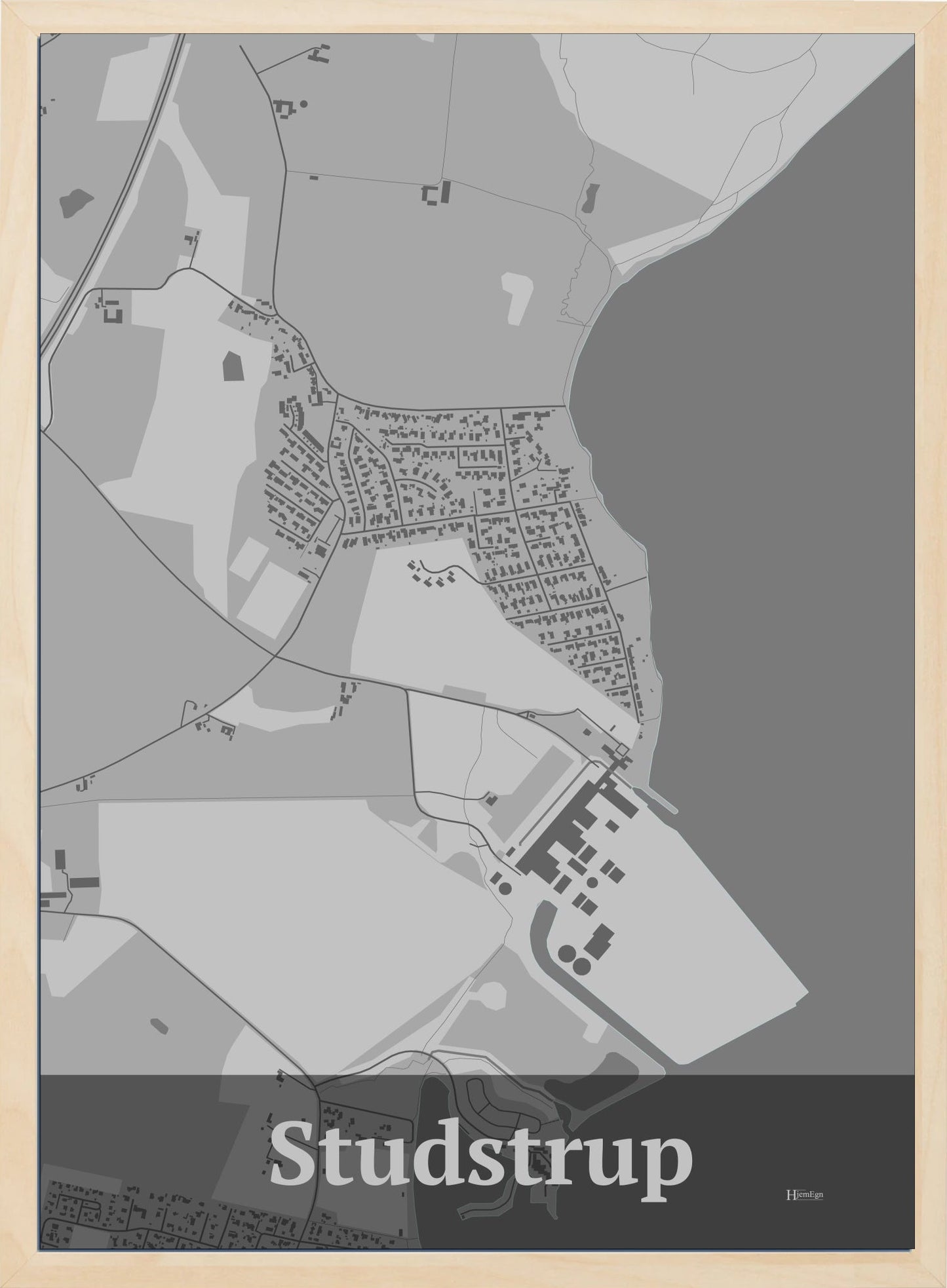 Studstrup plakat i farve pastel grå og HjemEgn.dk design firkantet. Design bykort for Studstrup