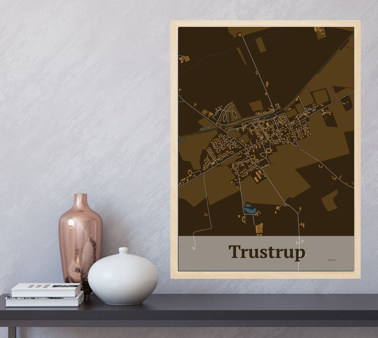 Trustrup plakat i farve og HjemEgn.dk design firkantet. Design bykort for Trustrup
