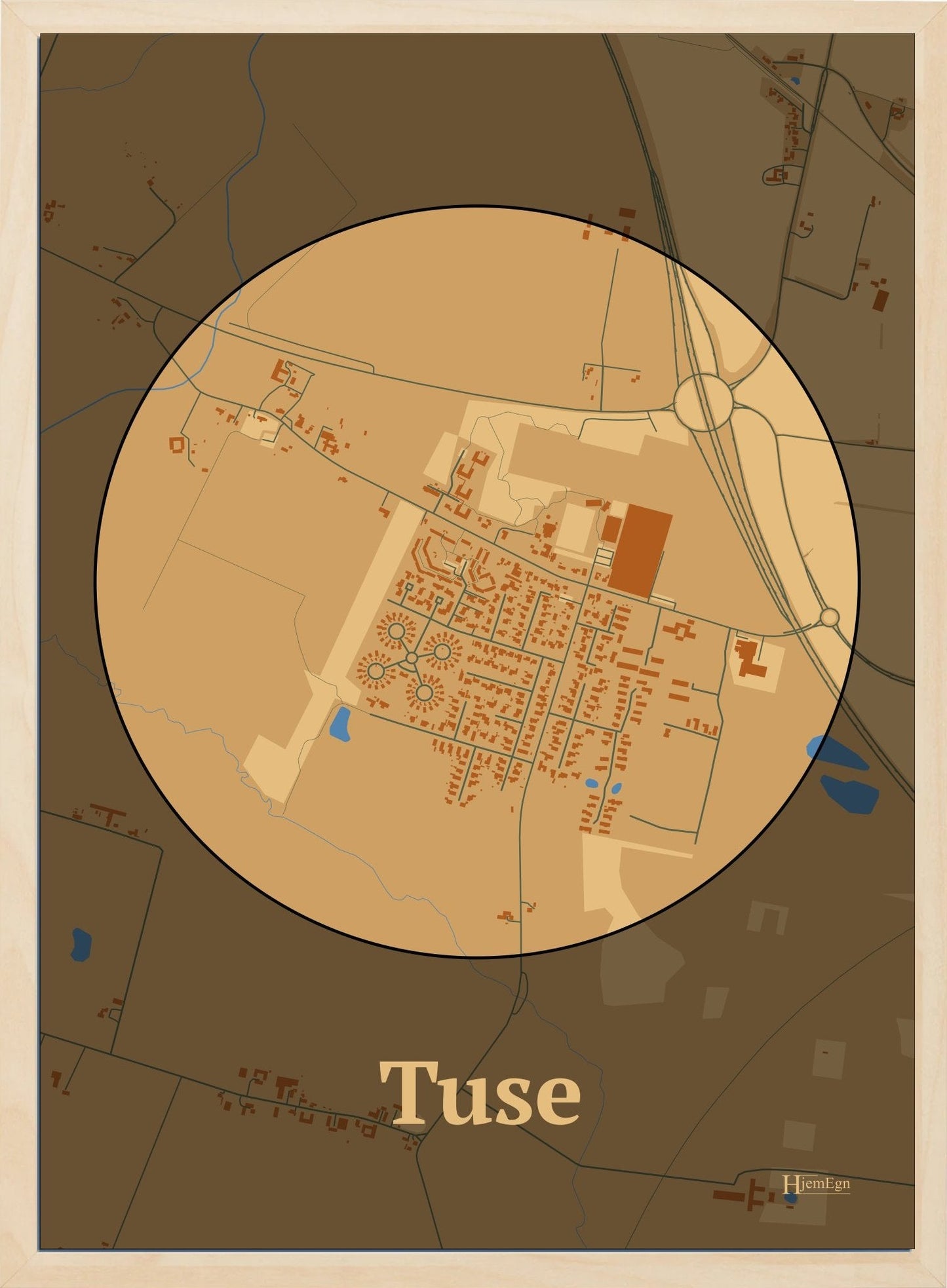 Tuse plakat i farve pastel brun og HjemEgn.dk design centrum. Design bykort for Tuse