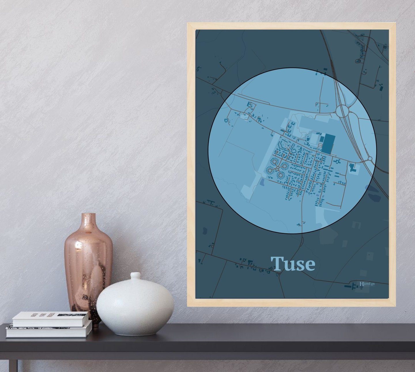 Tuse plakat i farve og HjemEgn.dk design centrum. Design bykort for Tuse