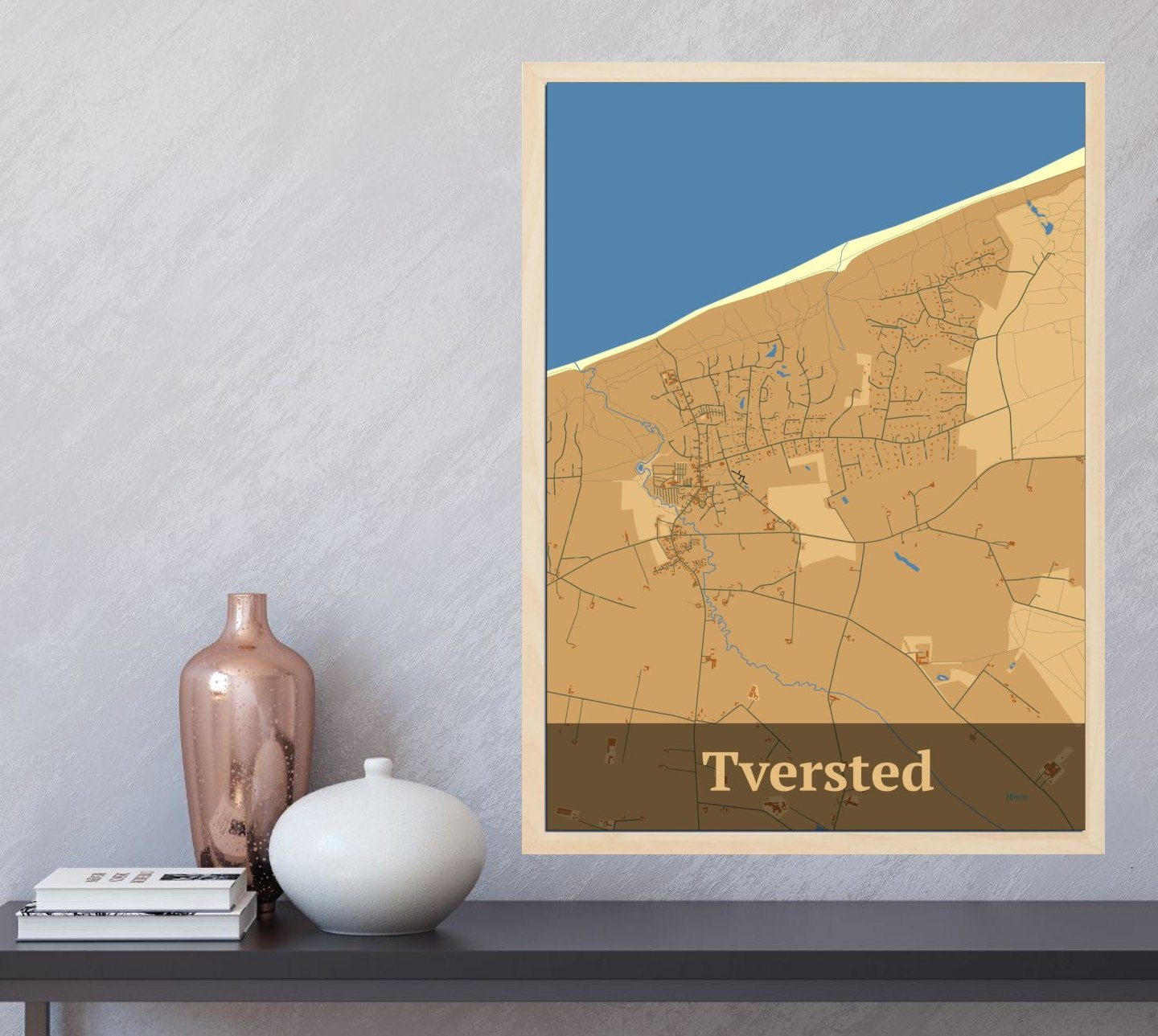 Tversted plakat i farve og HjemEgn.dk design firkantet. Design bykort for Tversted