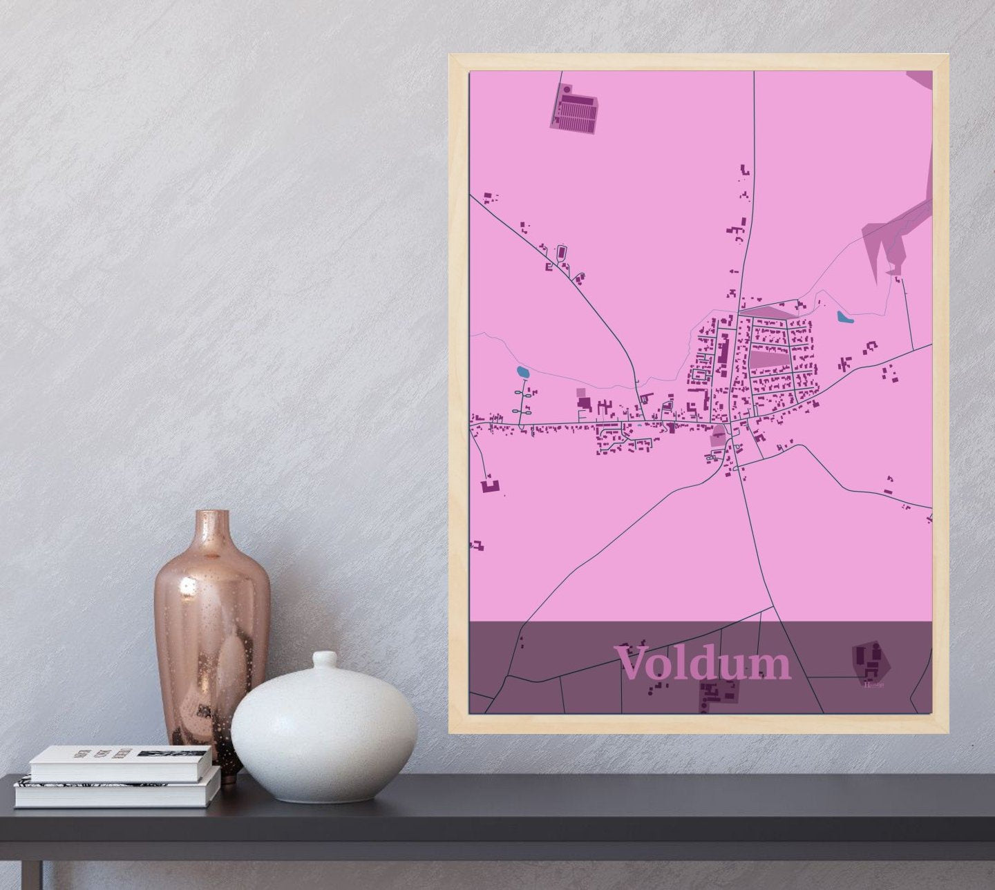 Voldum plakat i farve og HjemEgn.dk design firkantet. Design bykort for Voldum