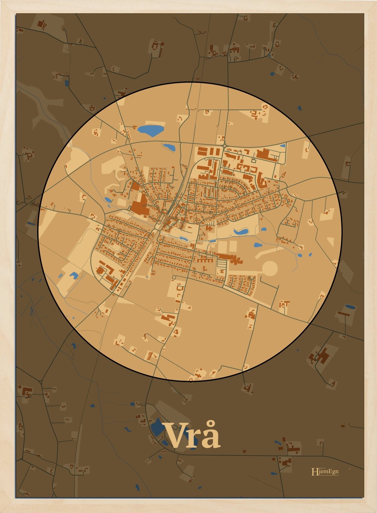 Vrå plakat i farve pastel brun og HjemEgn.dk design centrum. Design bykort for Vrå