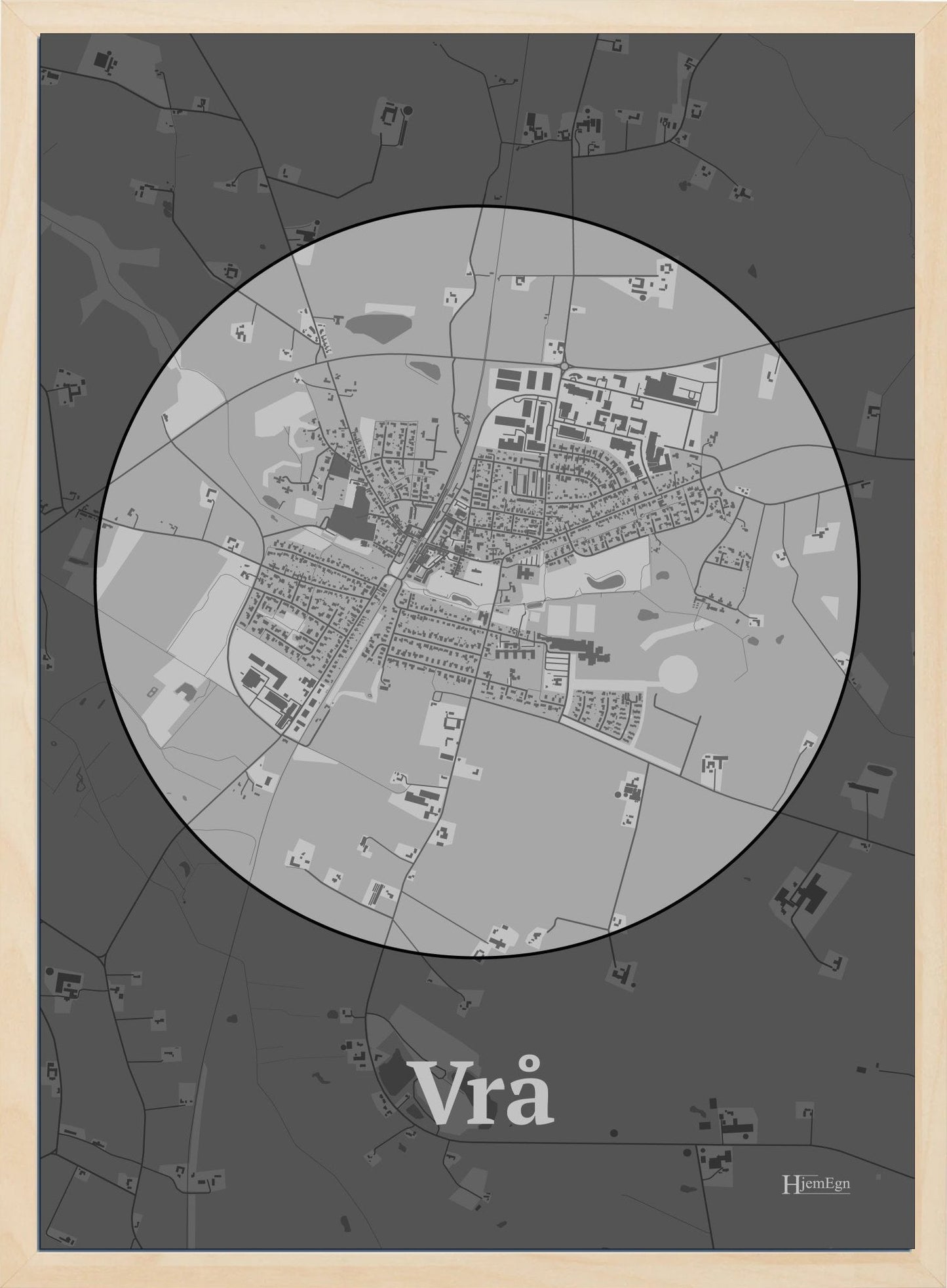 Vrå plakat i farve pastel grå og HjemEgn.dk design centrum. Design bykort for Vrå
