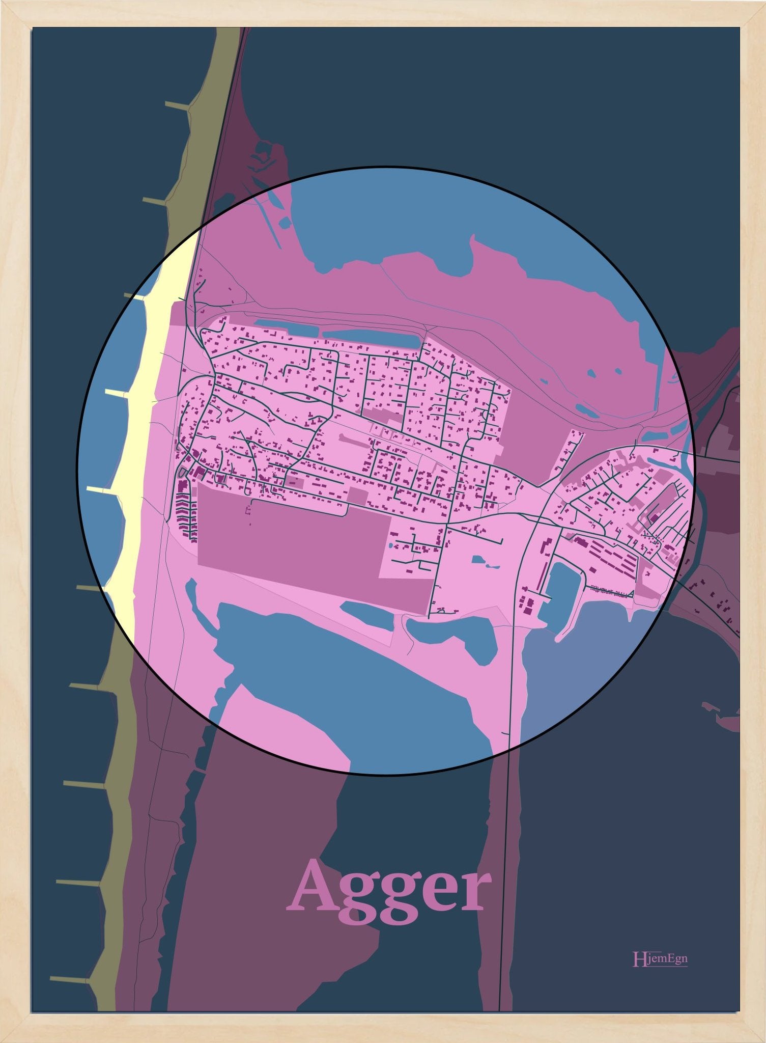 Agger plakat i farve pastel rød og HjemEgn.dk design centrum. Design bykort for Agger