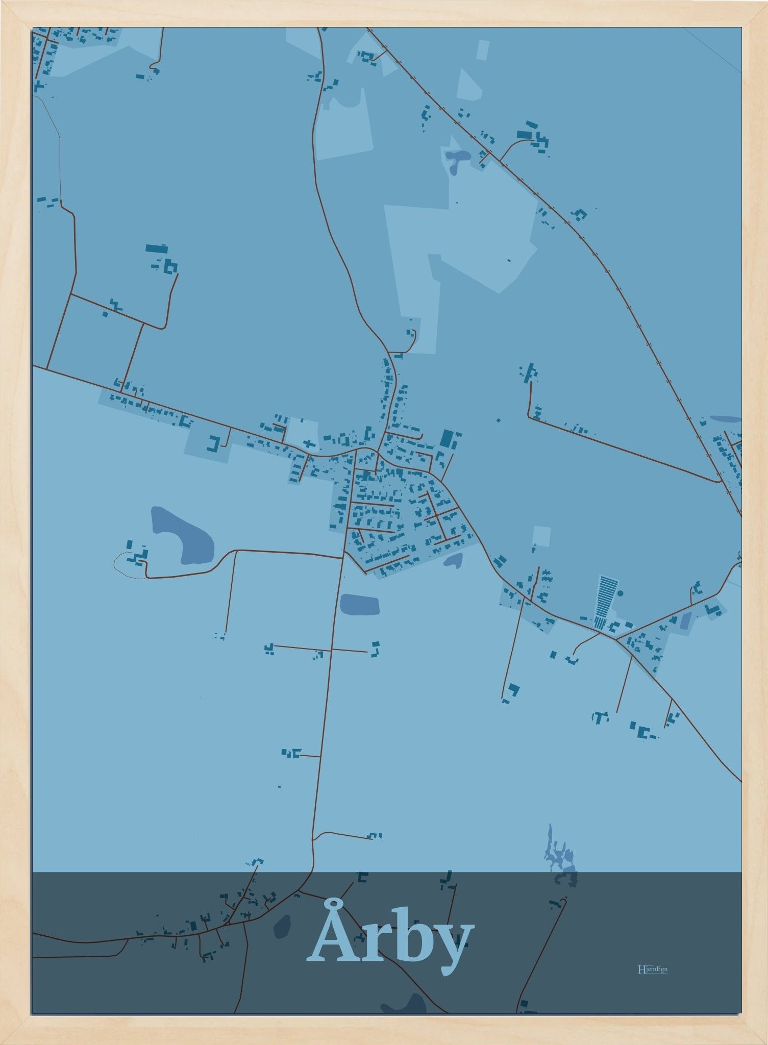 Årby plakat i farve pastel blå og HjemEgn.dk design firkantet. Design bykort for Årby