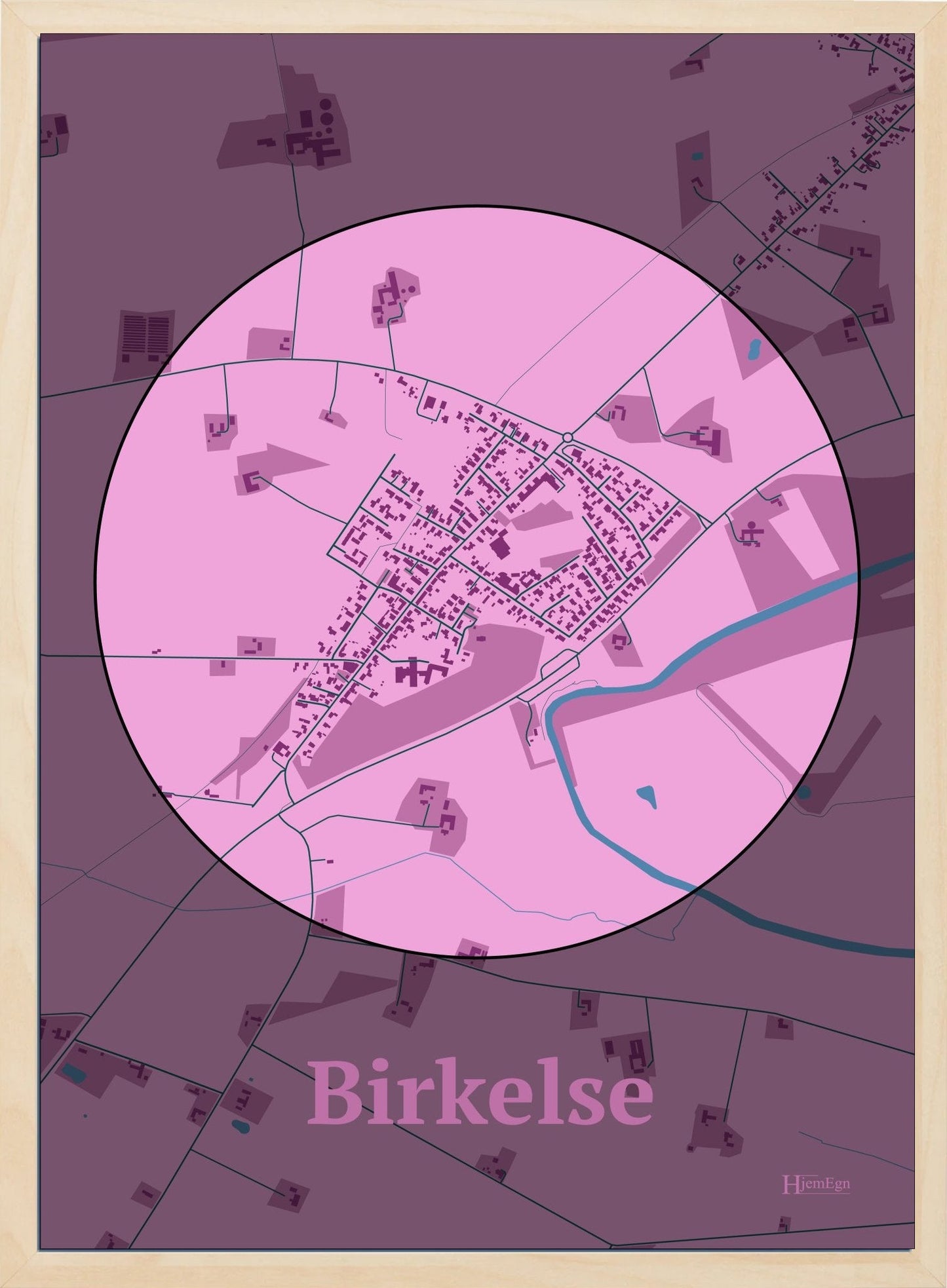 Birkelse plakat i farve pastel rød og HjemEgn.dk design centrum. Design bykort for Birkelse