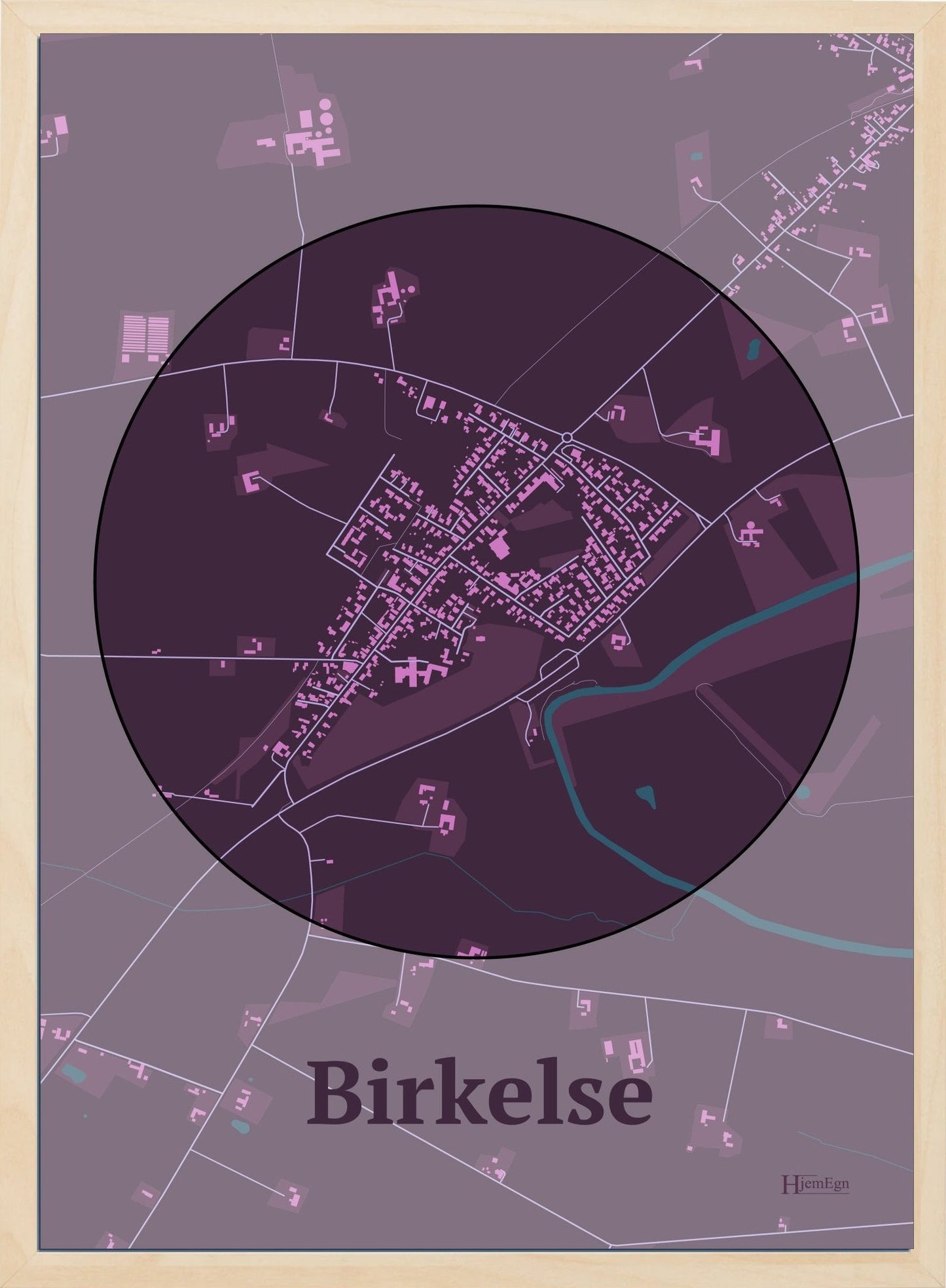 Birkelse plakat i farve mørk rød og HjemEgn.dk design centrum. Design bykort for Birkelse