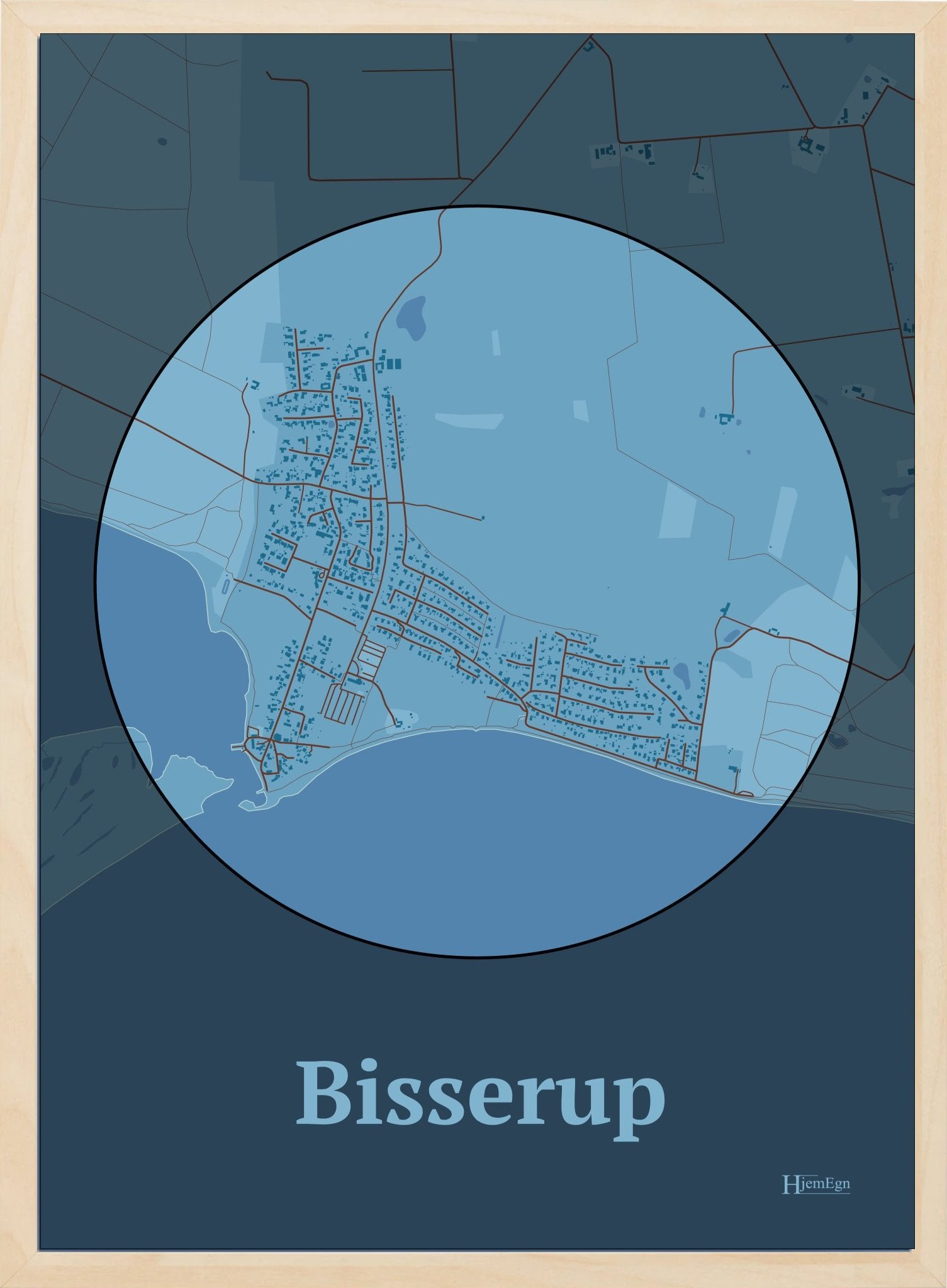 Bisserup plakat i farve pastel blå og HjemEgn.dk design centrum. Design bykort for Bisserup
