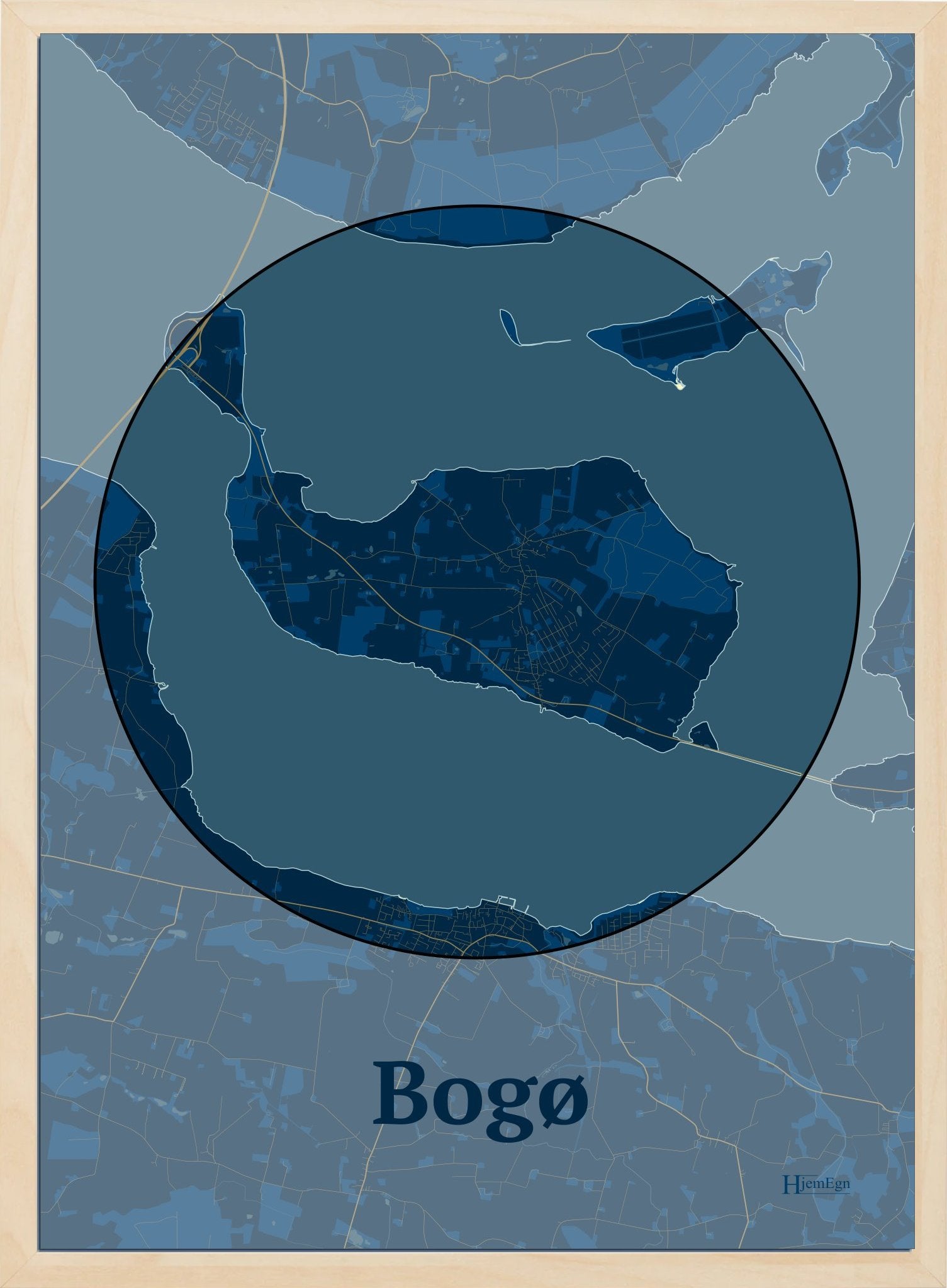 Bogø plakat i farve mørk blå og HjemEgn.dk design centrum. Design ø-kort for Bogø