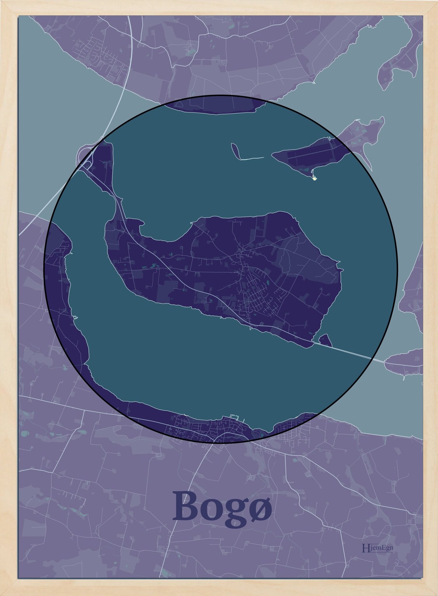 Bogø plakat i farve mørk lilla og HjemEgn.dk design centrum. Design ø-kort for Bogø