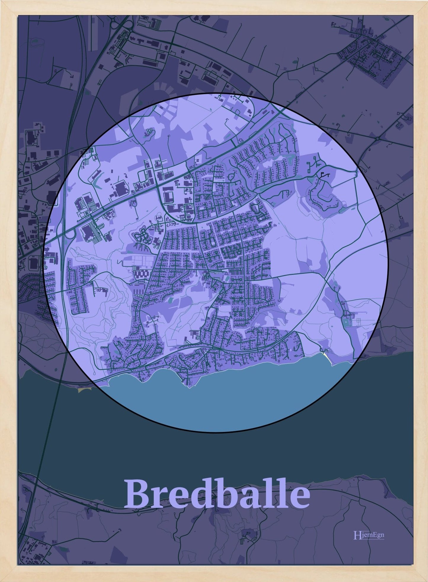 Bredballe plakat i farve pastel lilla og HjemEgn.dk design centrum. Design bykort for Bredballe
