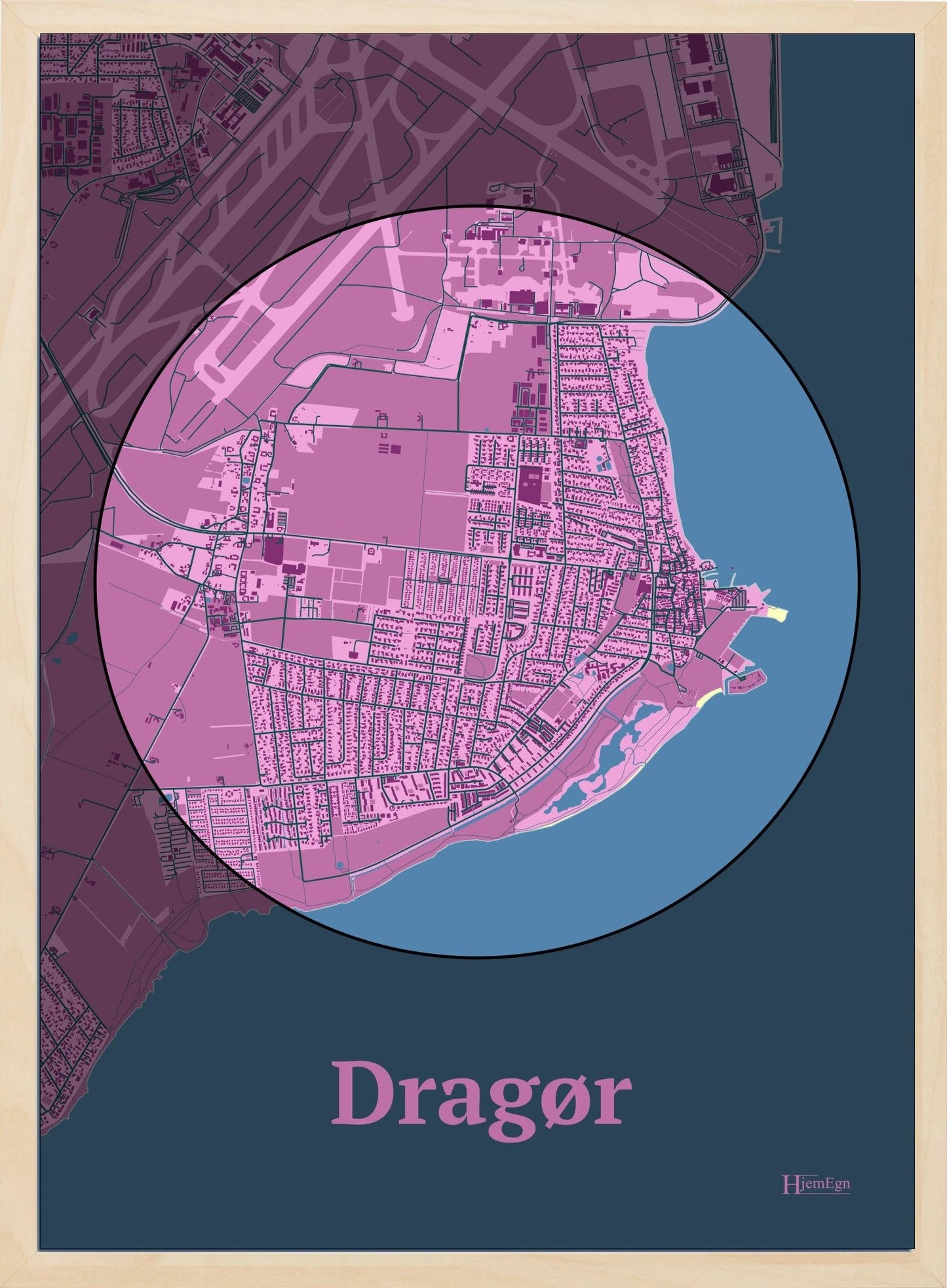 Dragør plakat i farve pastel rød og HjemEgn.dk design centrum. Design bykort for Dragør
