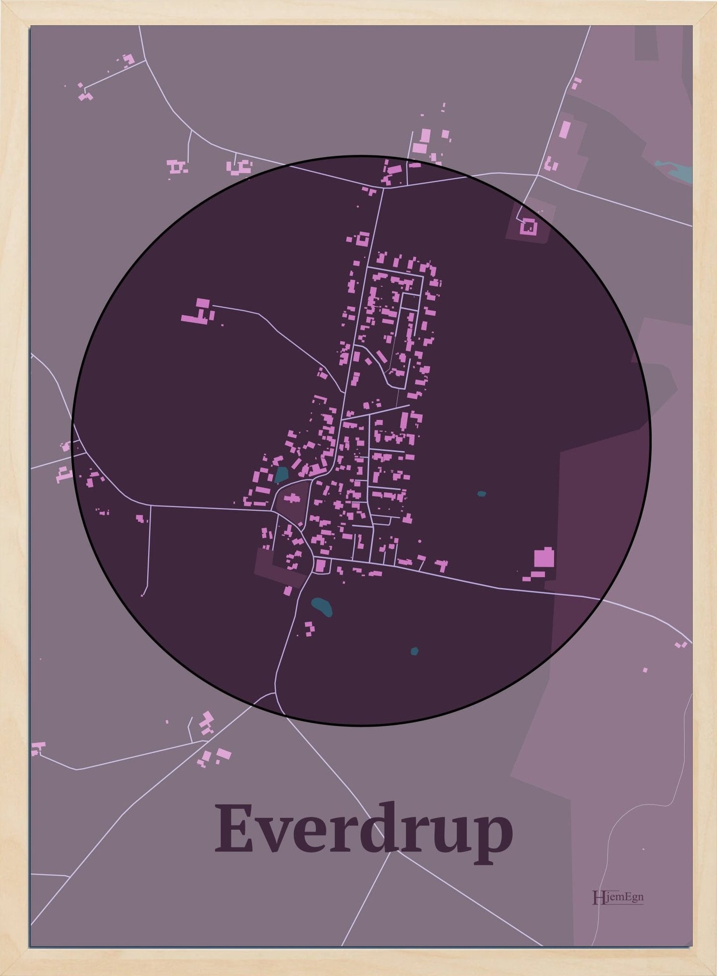 Everdrup plakat i farve mørk rød og HjemEgn.dk design centrum. Design bykort for Everdrup