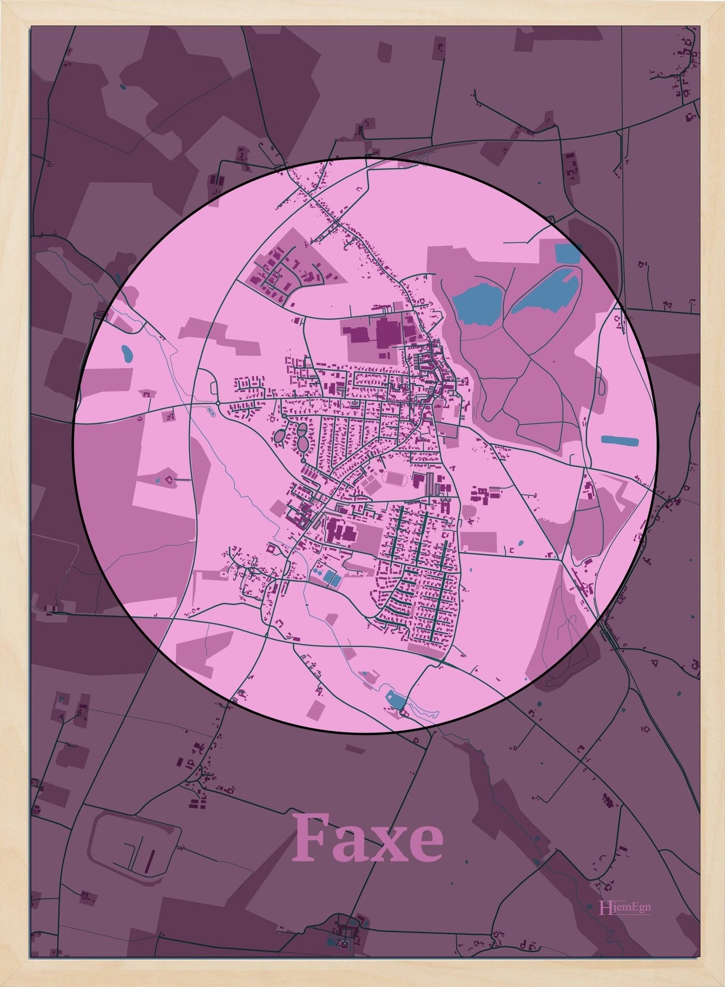Faxe plakat i farve pastel rød og HjemEgn.dk design centrum. Design bykort for Faxe