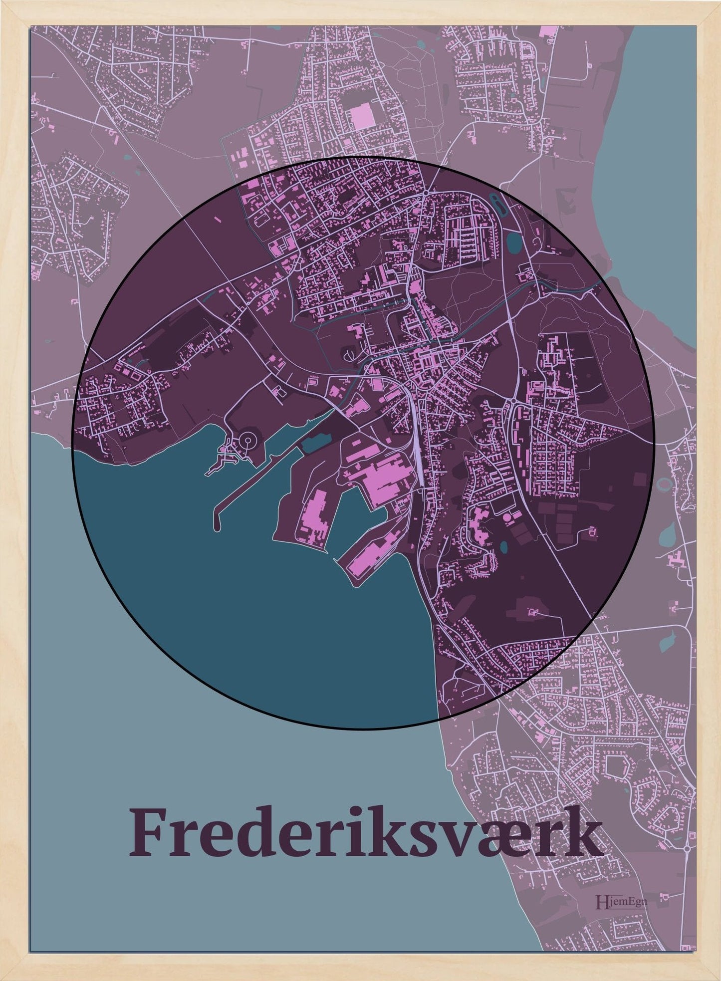 Frederiksværk plakat i farve mørk rød og HjemEgn.dk design centrum. Design bykort for Frederiksværk