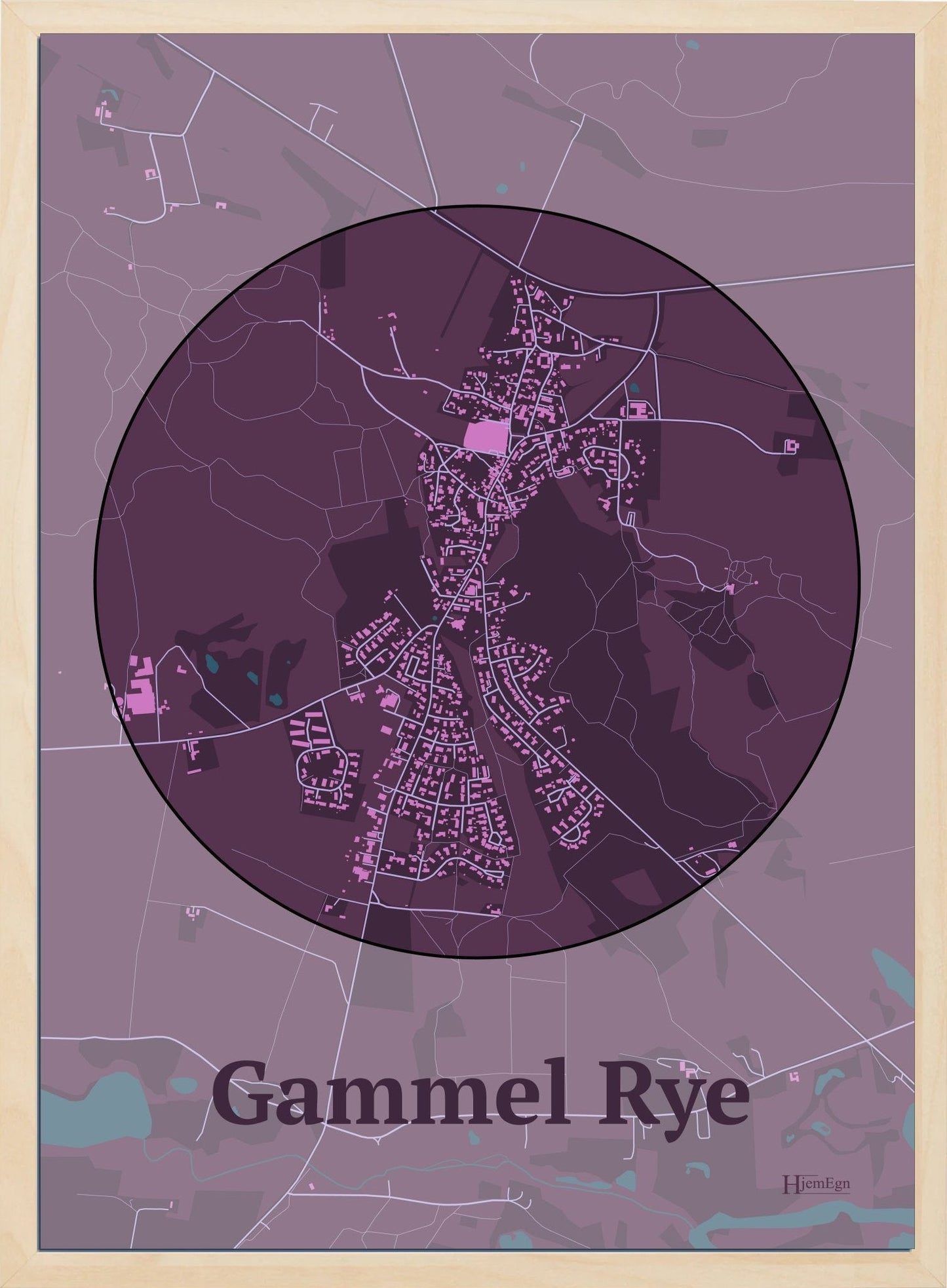 Gammel Rye plakat i farve mørk rød og HjemEgn.dk design centrum. Design bykort for Gammel Rye