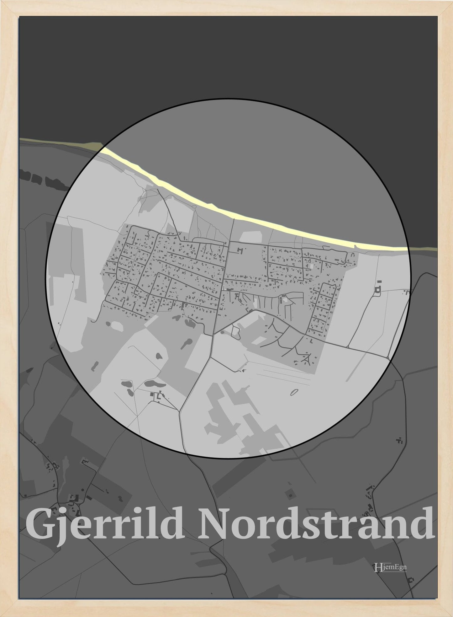 Gjerrild Nordstrand plakat i farve pastel grå og HjemEgn.dk design centrum. Design bykort for Gjerrild Nordstrand
