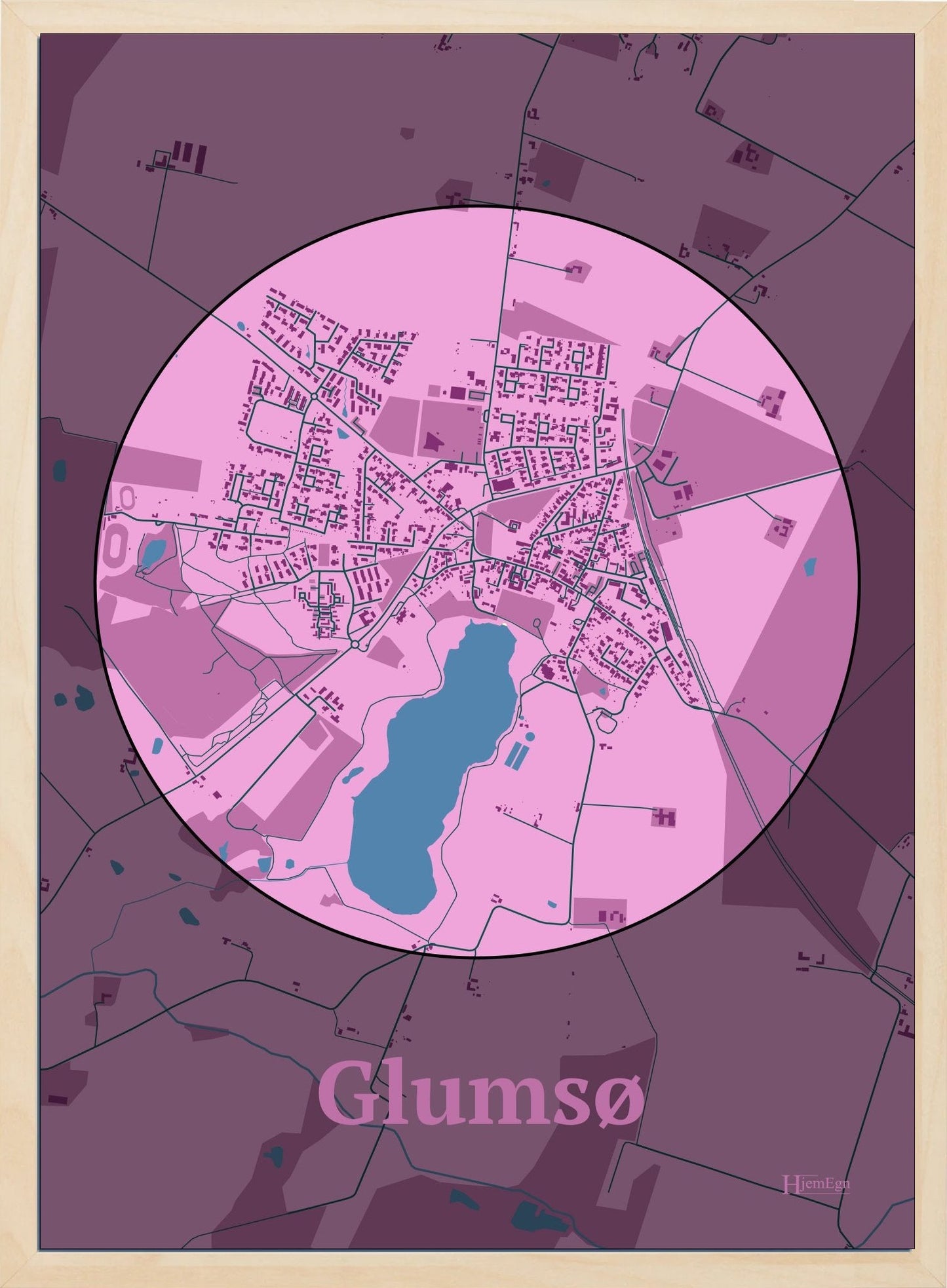 Glumsø plakat i farve pastel rød og HjemEgn.dk design centrum. Design bykort for Glumsø