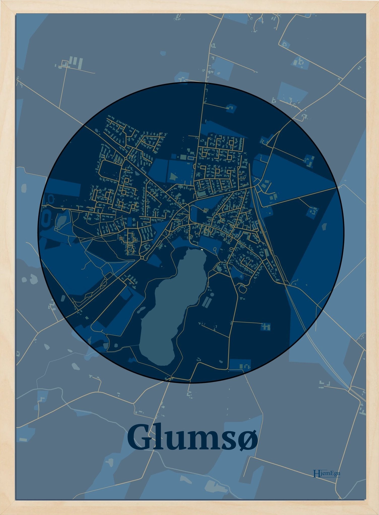 Glumsø plakat i farve mørk blå og HjemEgn.dk design centrum. Design bykort for Glumsø