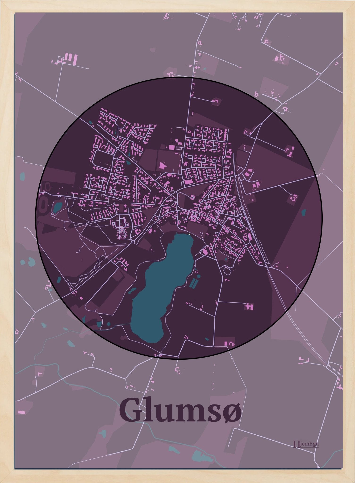 Glumsø plakat i farve mørk rød og HjemEgn.dk design centrum. Design bykort for Glumsø