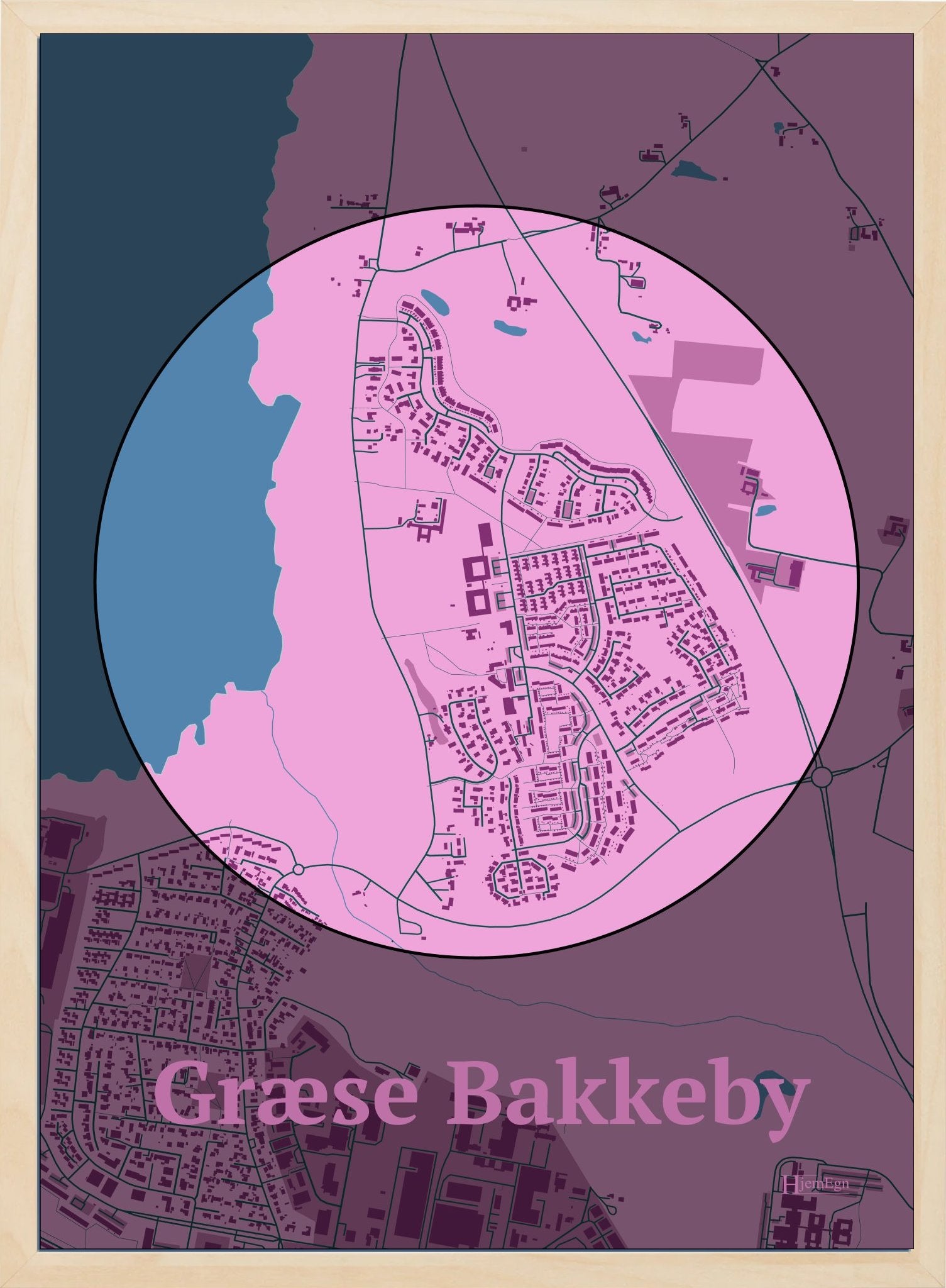 Græse Bakkeby plakat i farve pastel rød og HjemEgn.dk design centrum. Design bykort for Græse Bakkeby