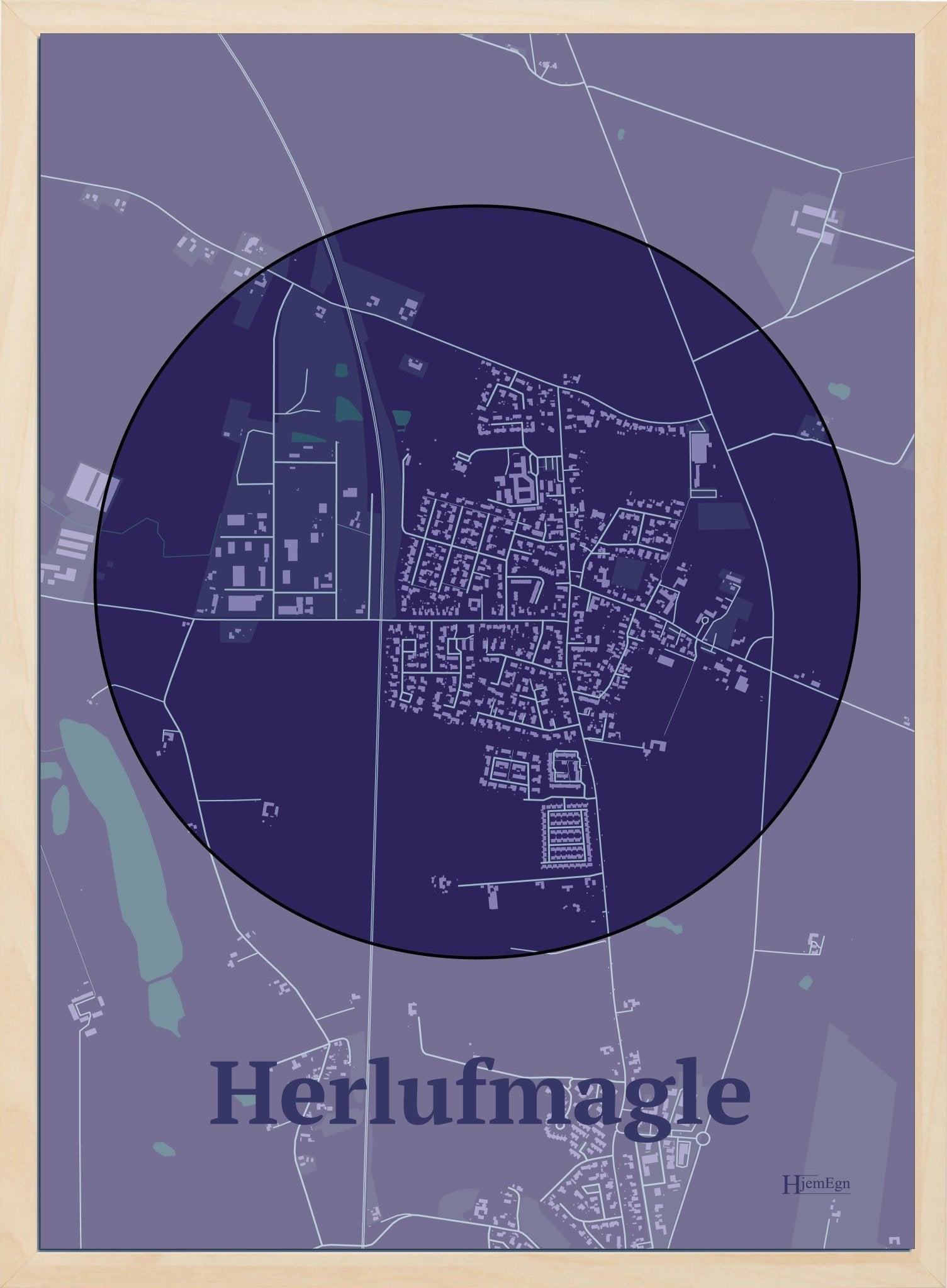 Herlufmagle plakat i farve mørk lilla og HjemEgn.dk design centrum. Design bykort for Herlufmagle