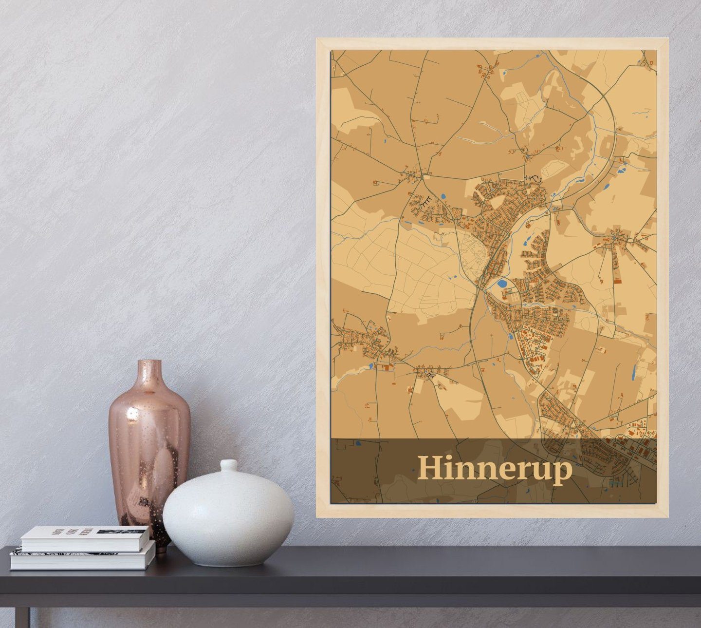 Hinnerup plakat i farve  og HjemEgn.dk design firkantet. Design bykort for Hinnerup