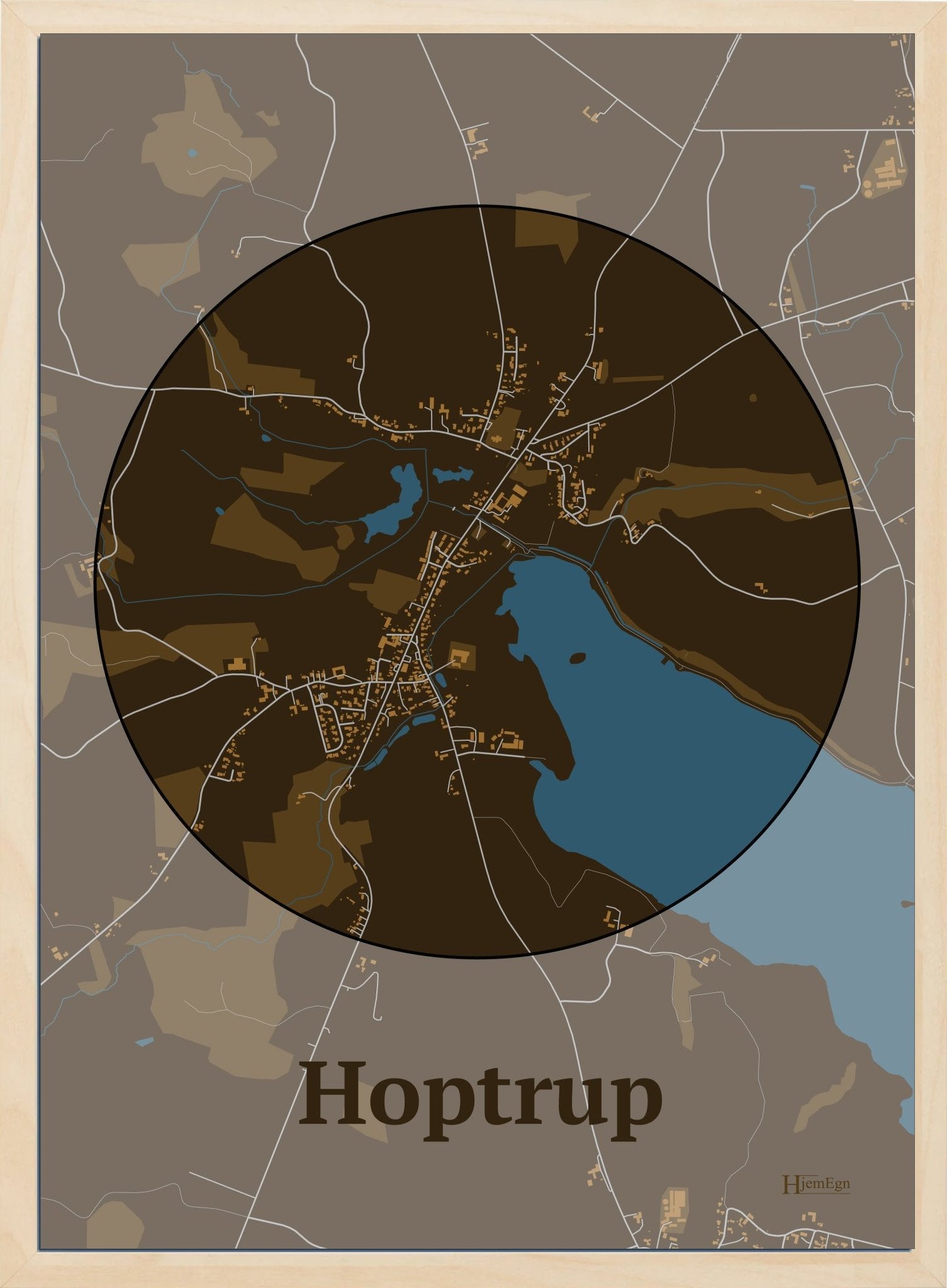 Hoptrup plakat i farve mørk brun og HjemEgn.dk design centrum. Design bykort for Hoptrup