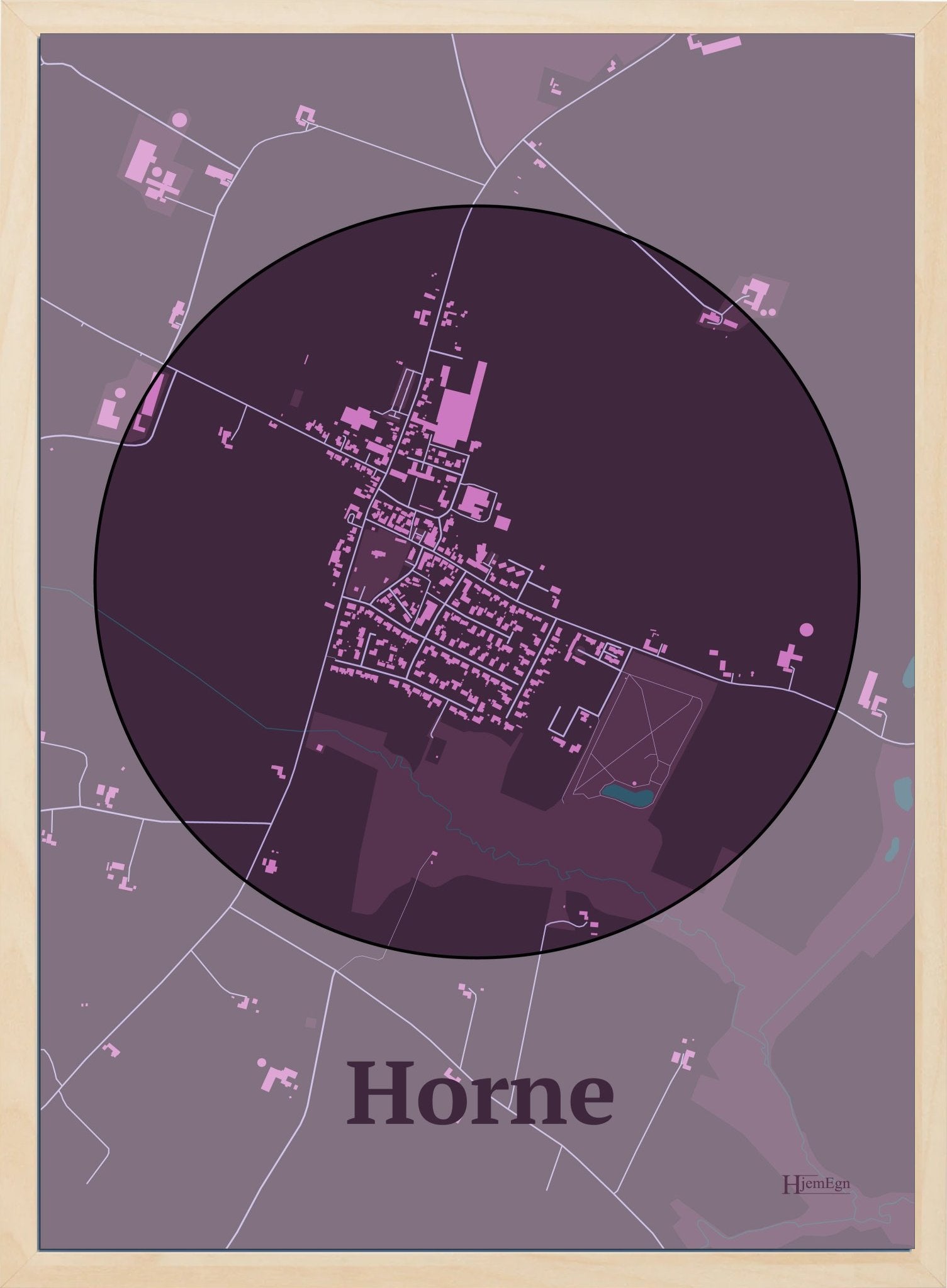 Horne plakat i farve mørk rød og HjemEgn.dk design centrum. Design bykort for Horne